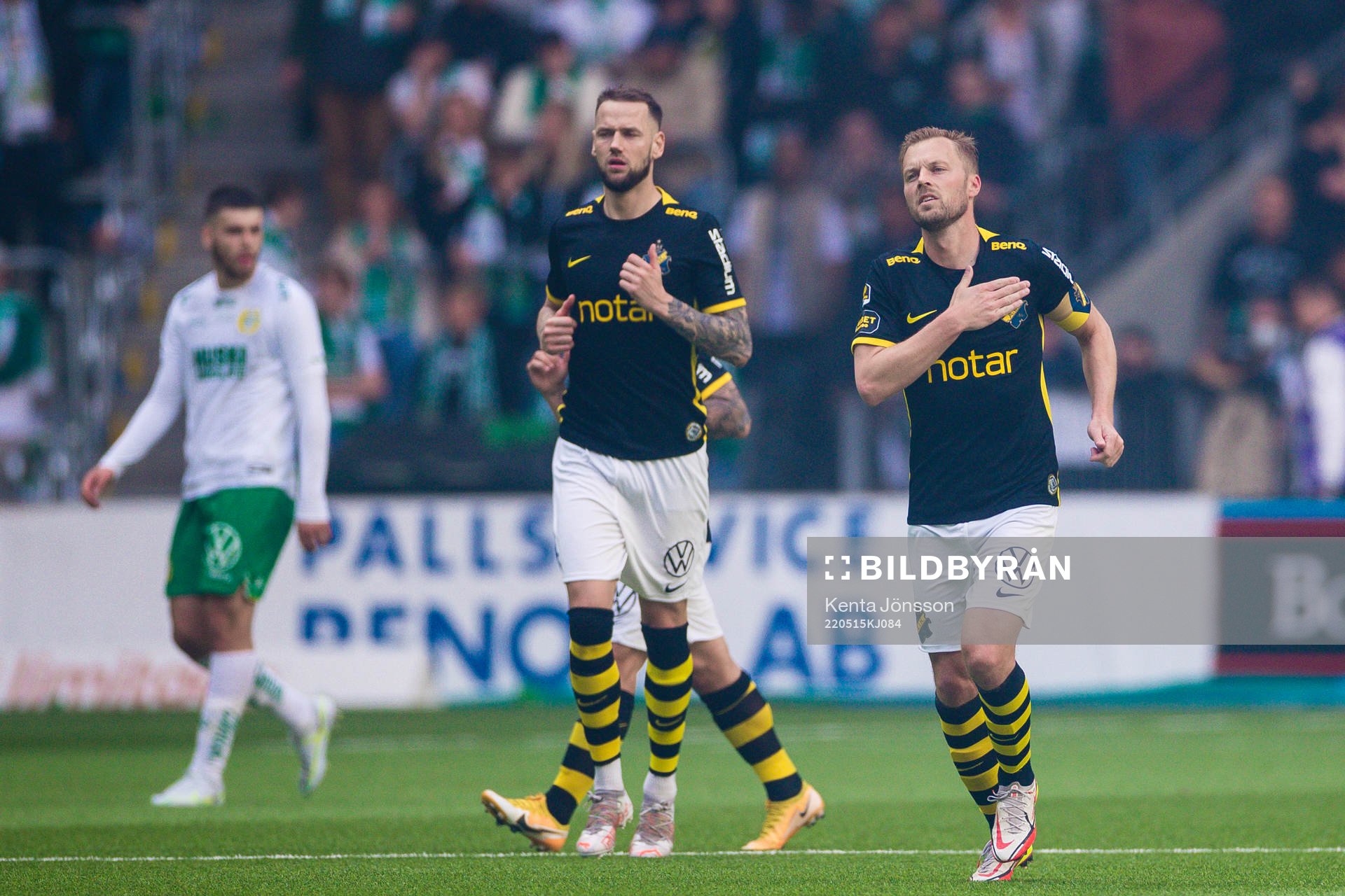 s Sebastian Larsson jublar