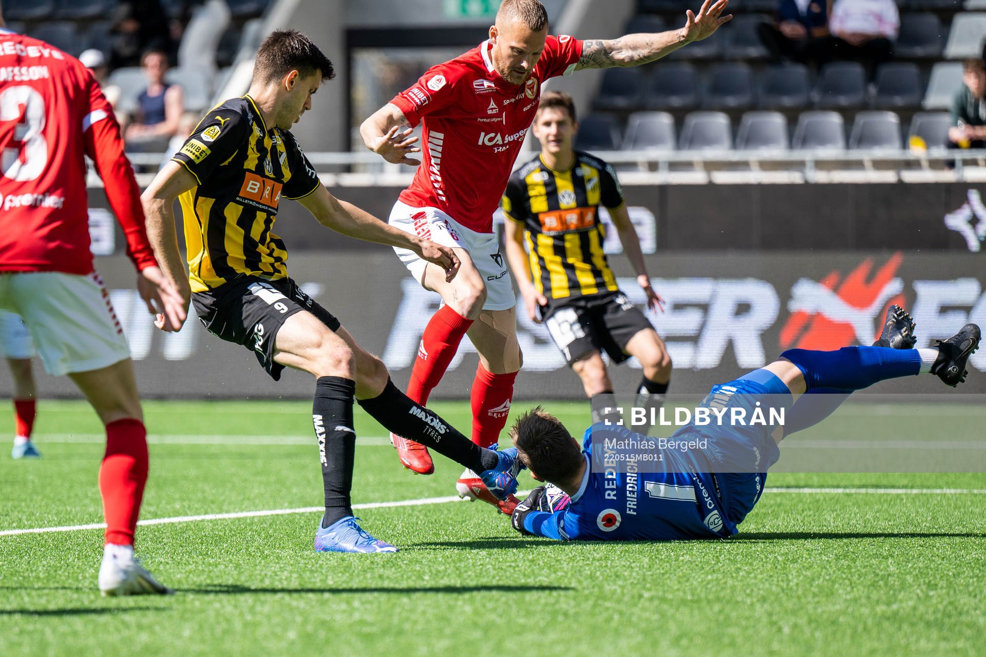 Häckens Alexander Jeremejeff och Kalmars målvakt Ricardo
