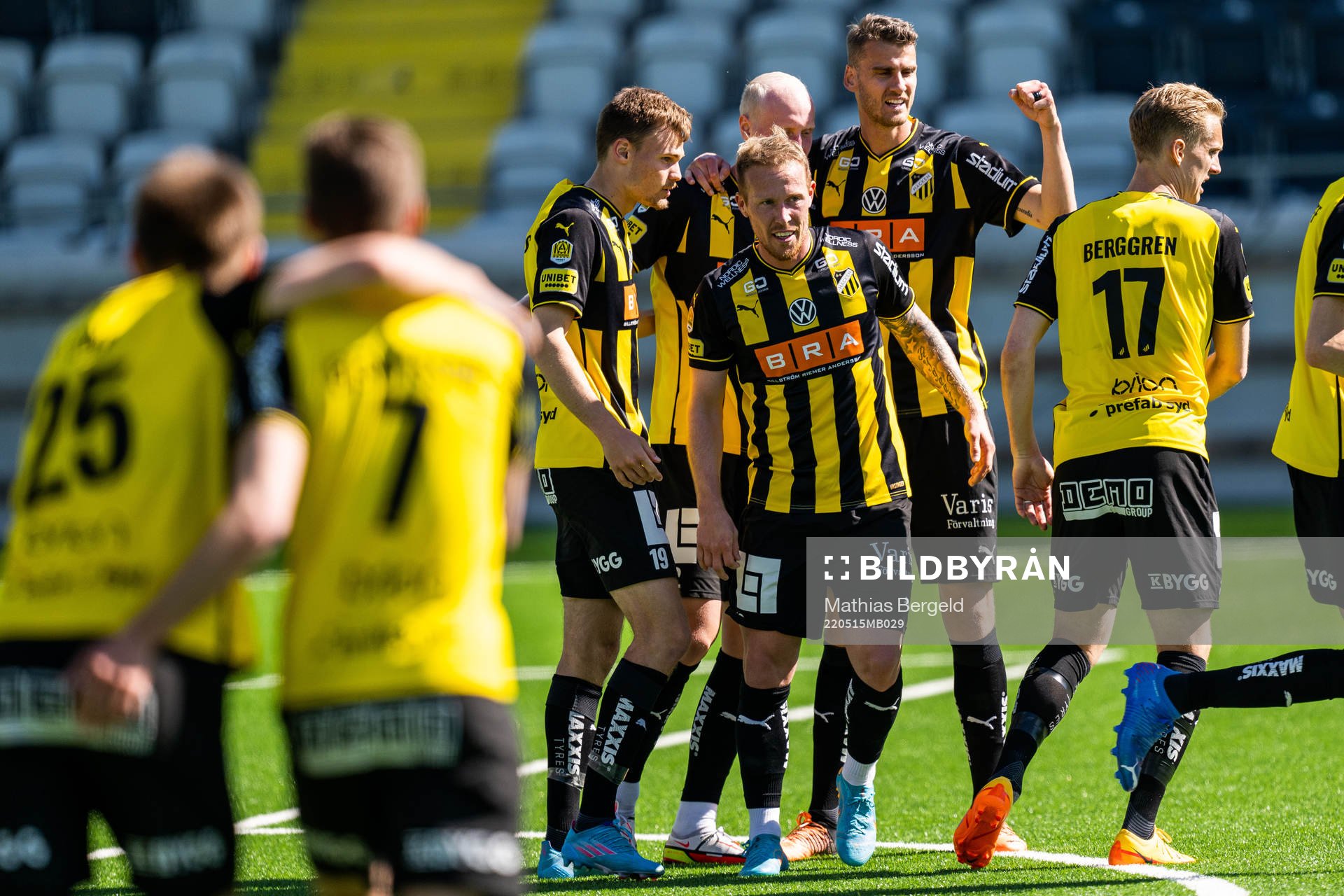 Häckens Mikkel Rygaard Jensen (mitten) jublar med