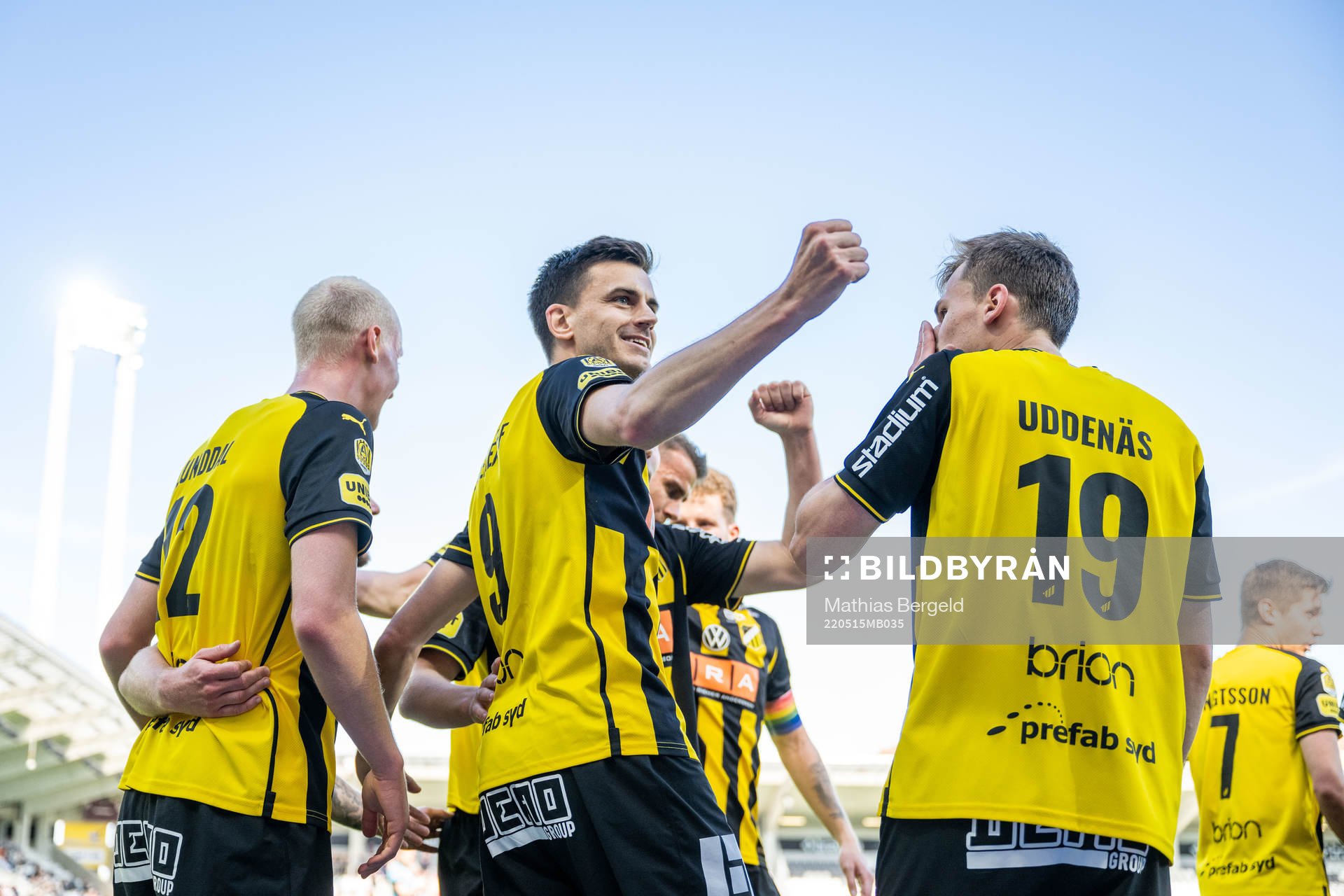 Häckens Alexander Jeremejeff jublar