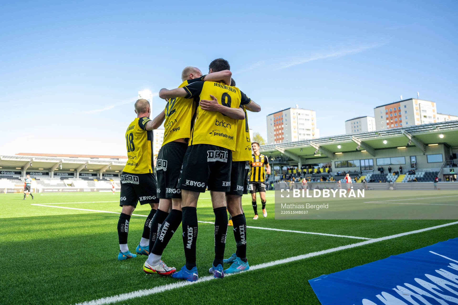 Häckens Valgeir Fridriksson och Alexander Jeremejeff jublar