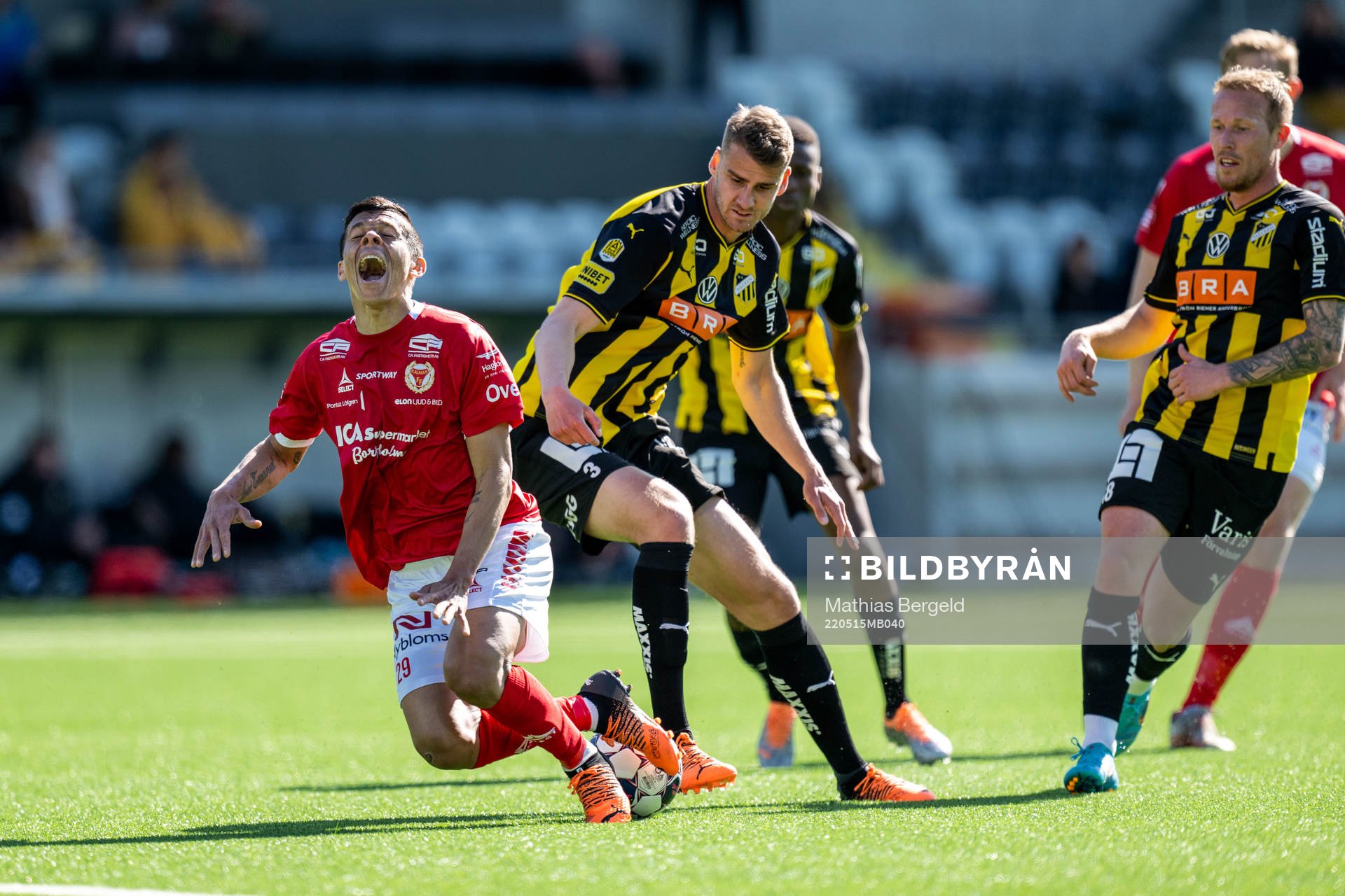 Kalmars Romario Pereira Sipiao och Häckens Johan Hammar