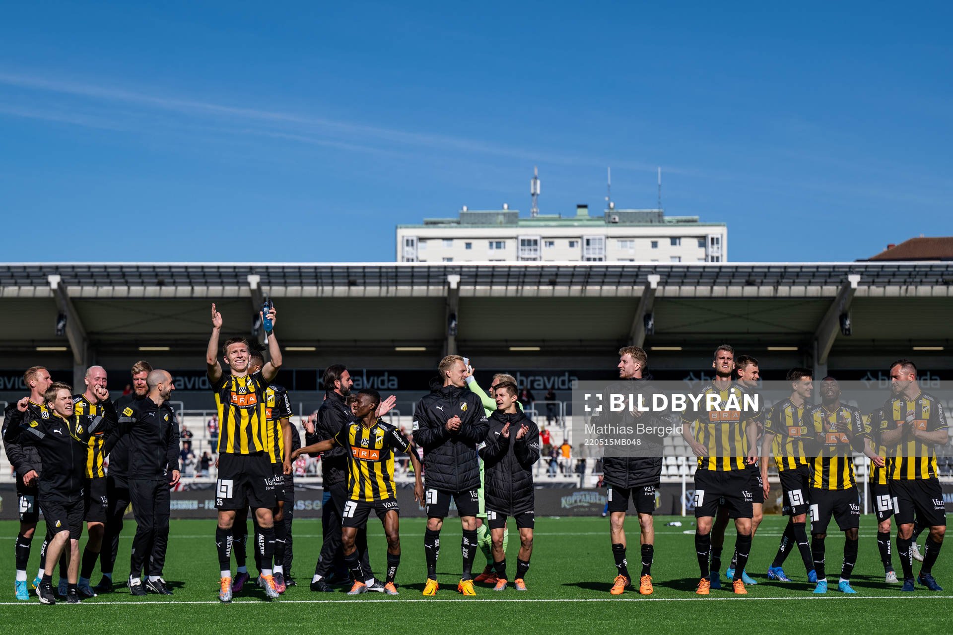 Häckens spelare jublar