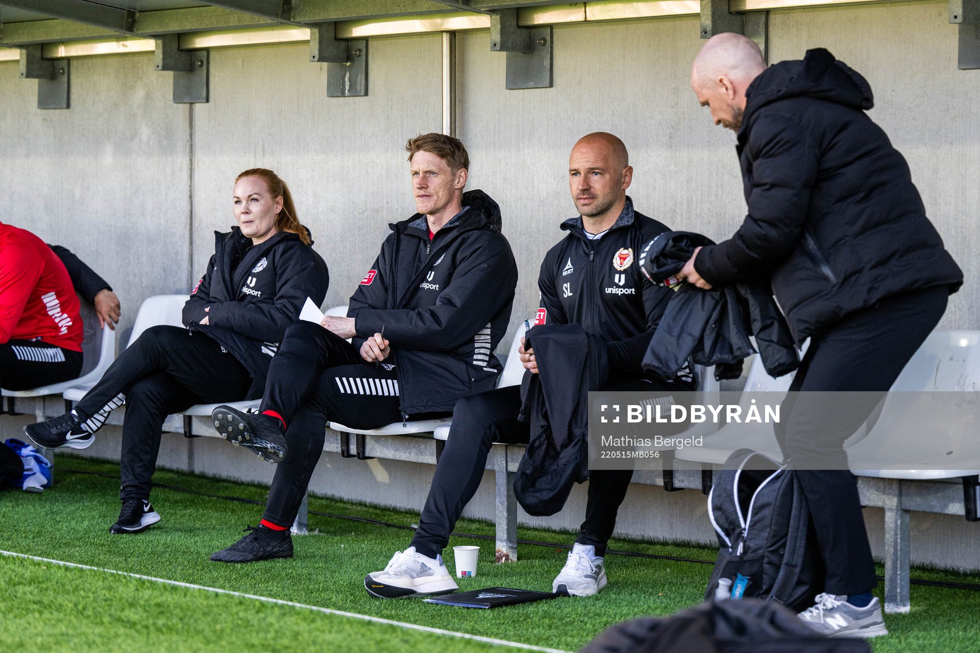 Kalmars assisterande tränare Rasmus Elm på bänken