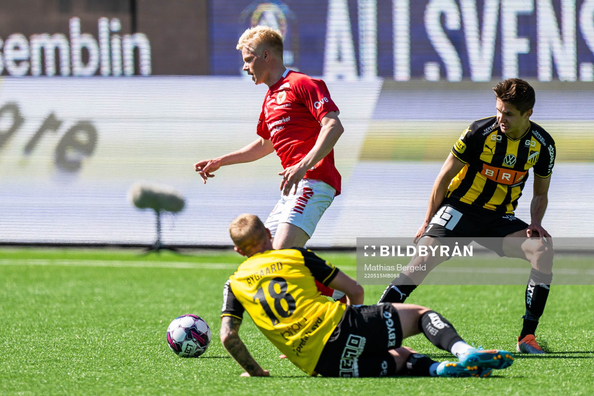 Kalmars Axel Lindahl och Häckens Mikkel Rygaard Jensen och