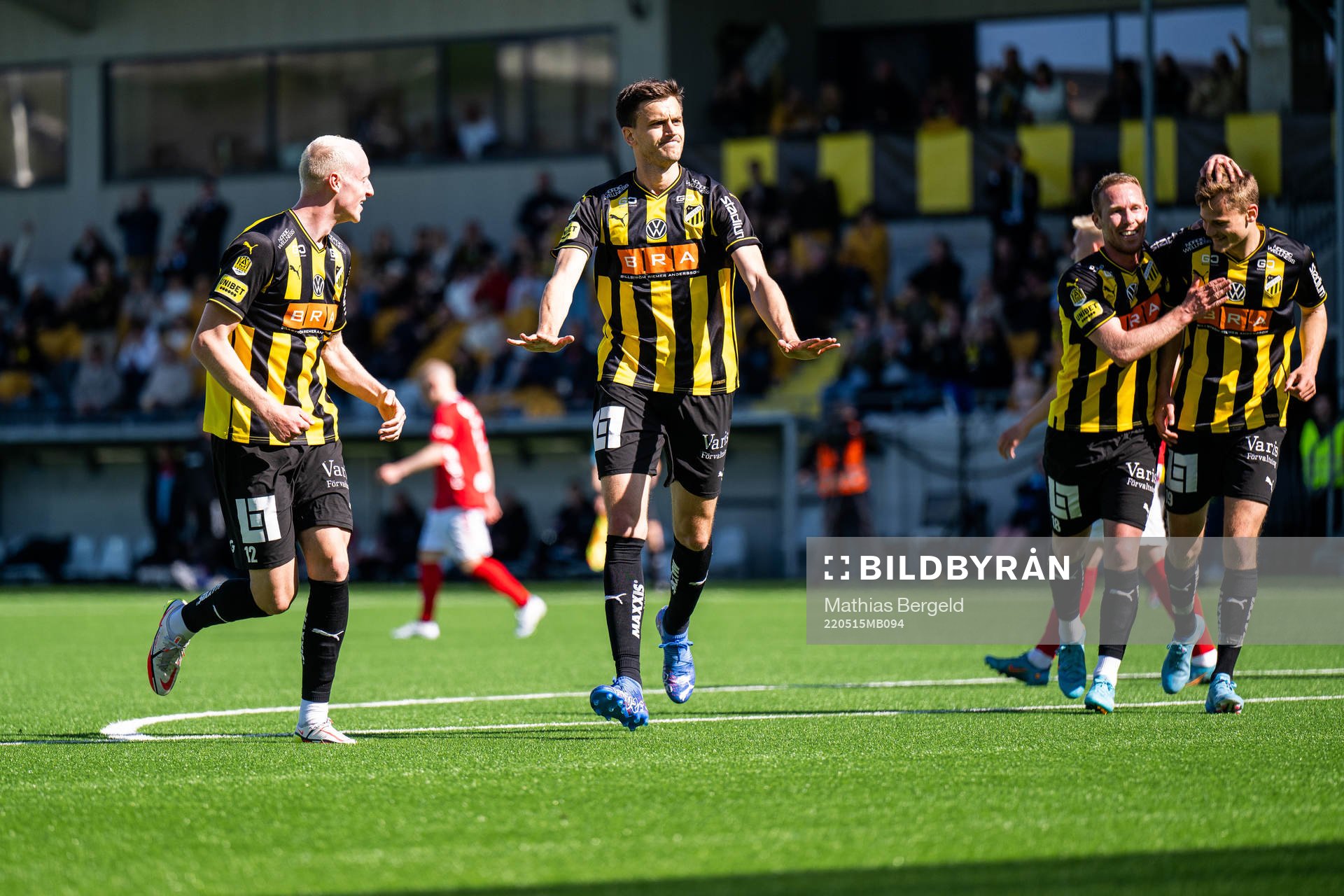 Häckens Alexander Jeremejeff jublar