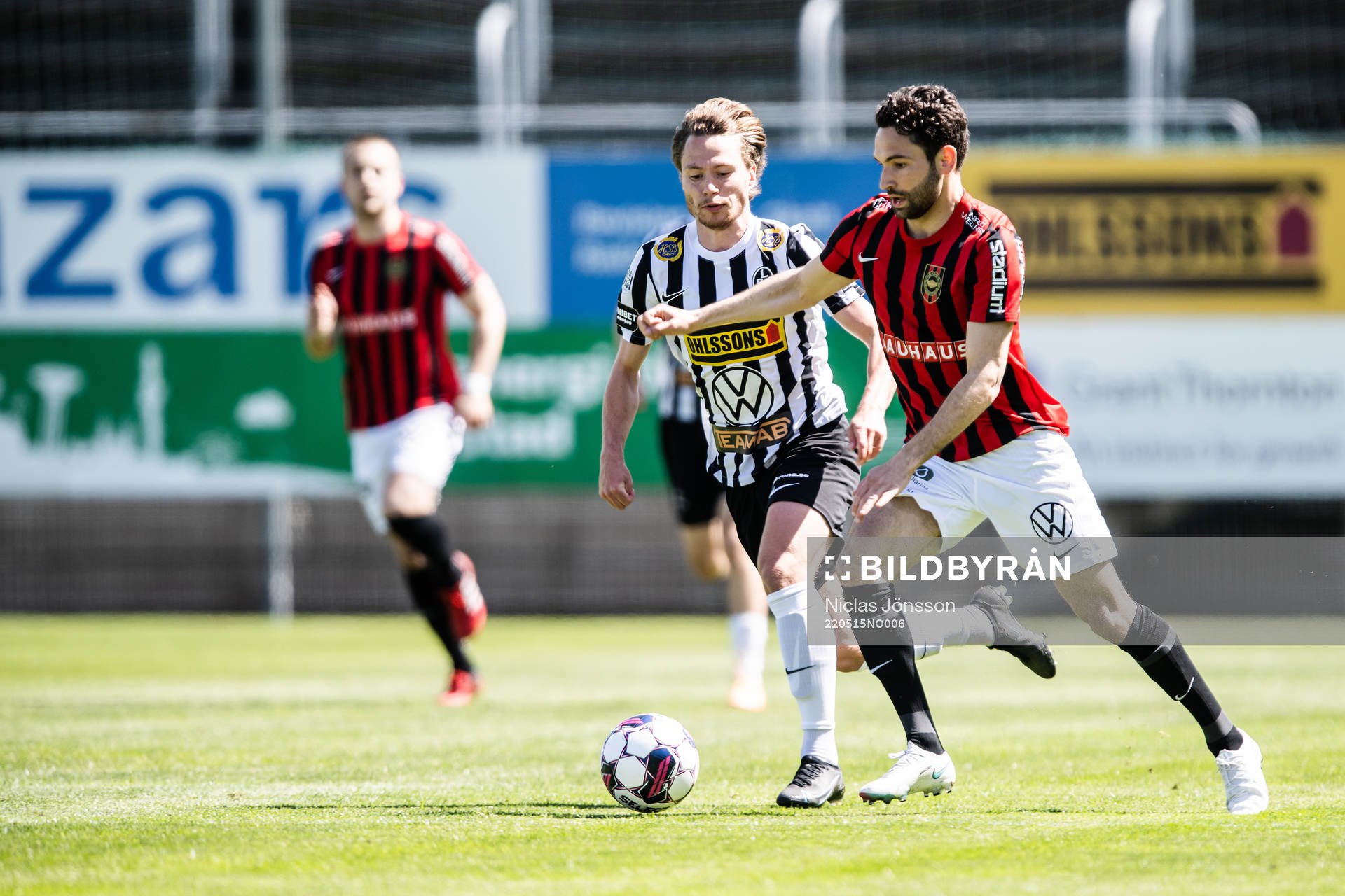 Landskronas Filip Ottosson och Brommapojkarnas Marijan Cosic