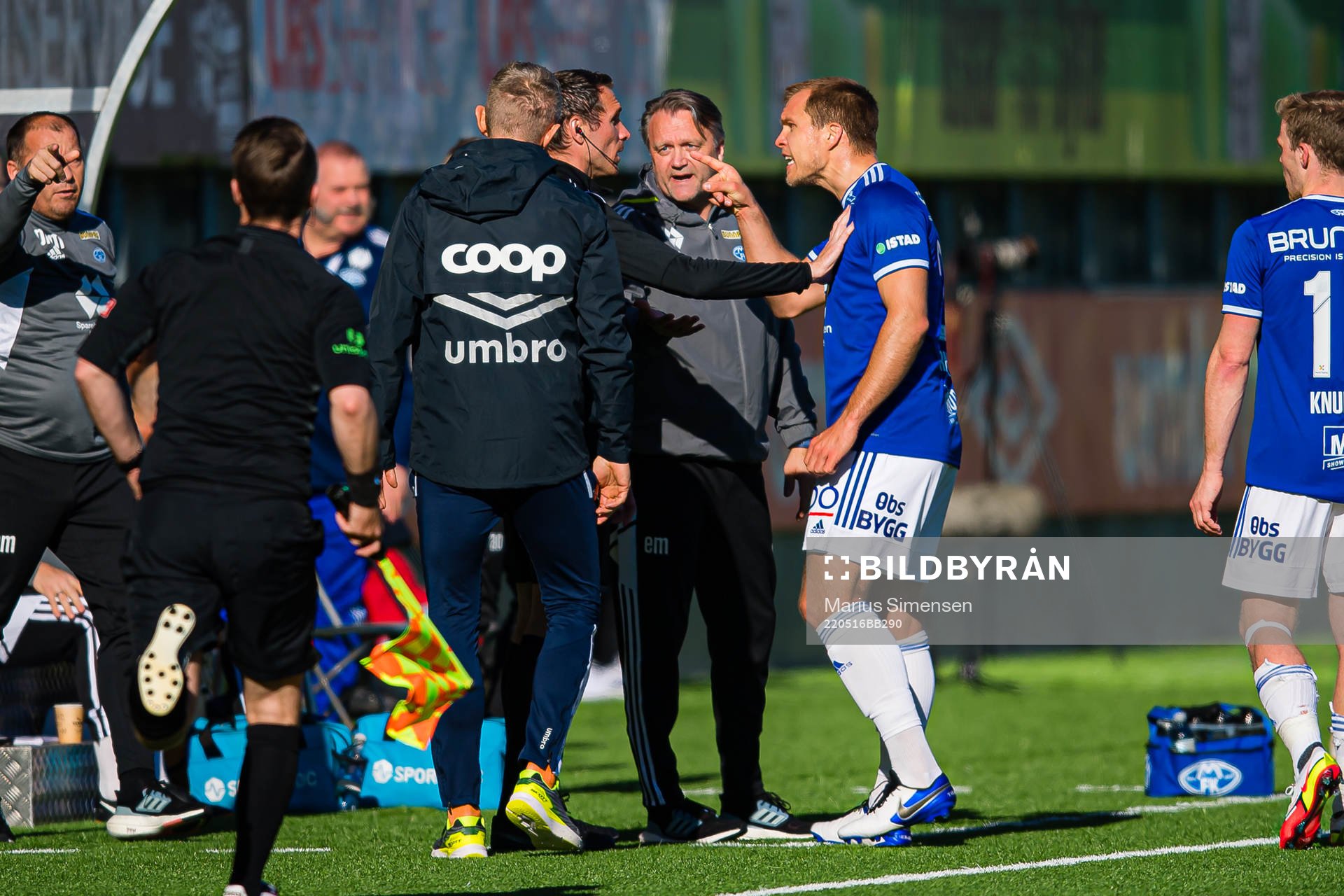 Torgeir Halsen, fourth official, Erling Moe, head coach of