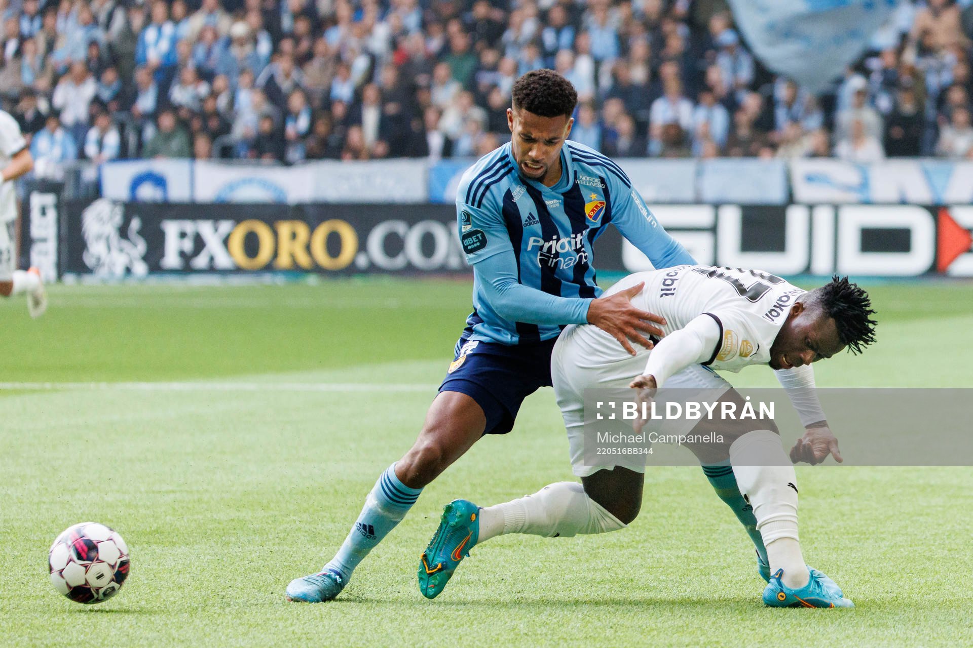Djurgårdens Isak Hien och Malmö FFs Malik Abubakari