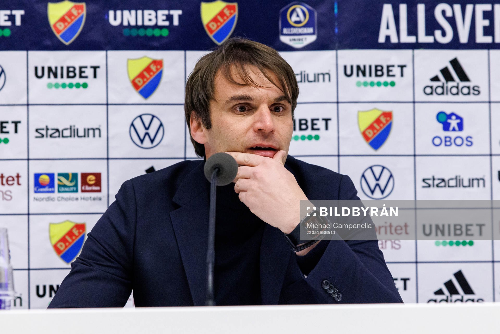 Malmö FFs tränare Milos Milojevic på en presskonferens