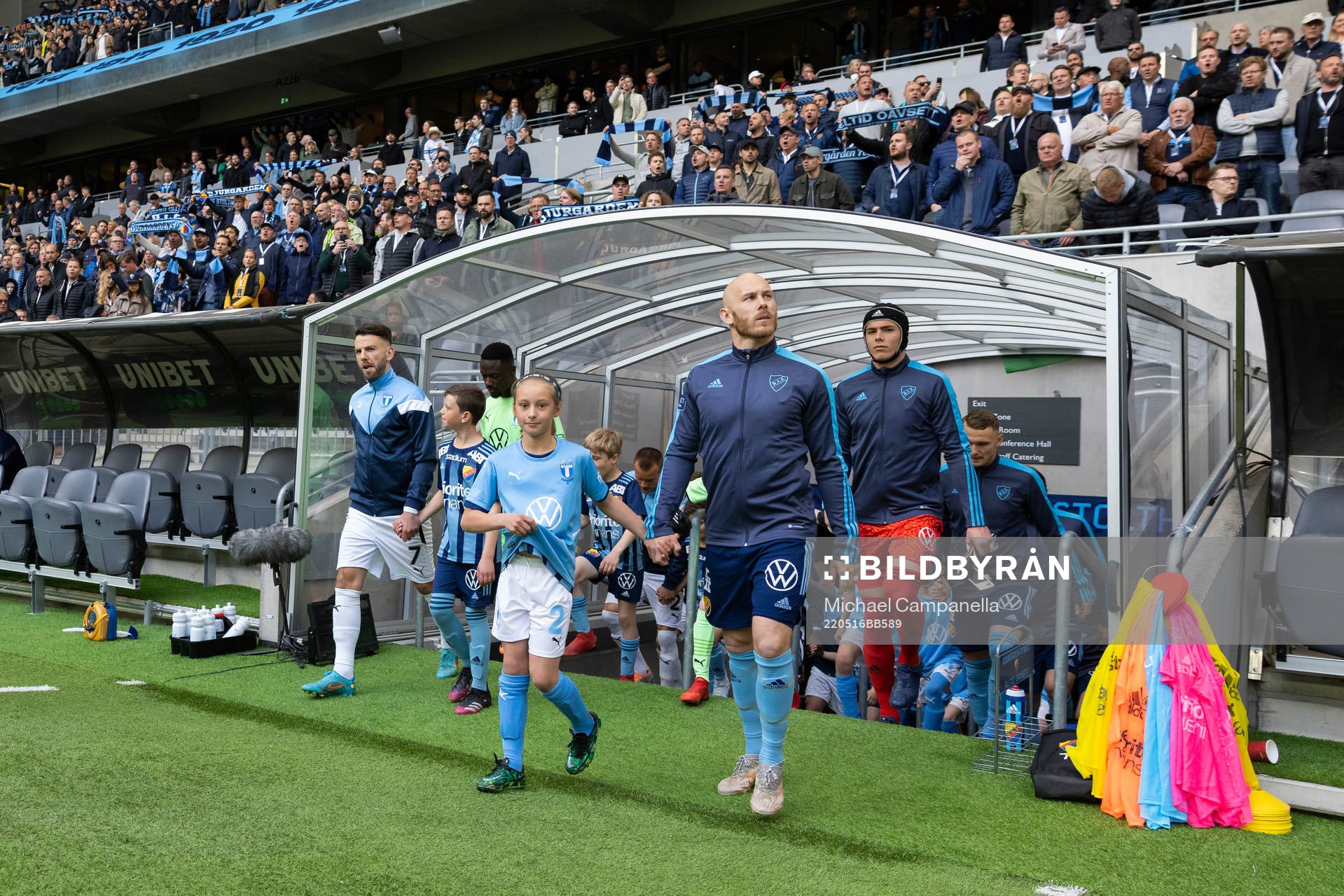 Djurgårdens Magnus Eriksson och Malmös Erdal Rakip innan