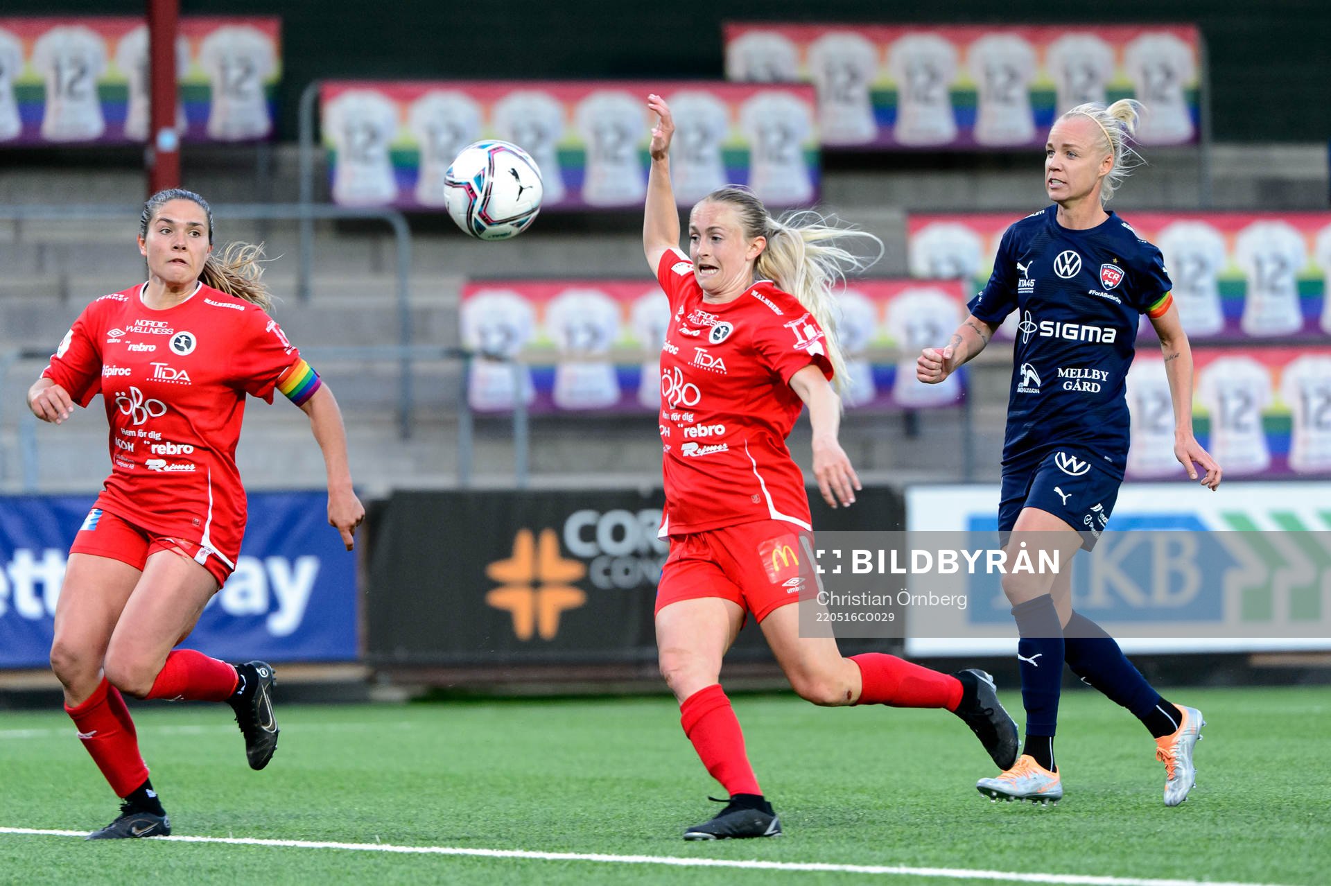Örebros Carly Wickenheiser och Michaela Kovacs  och
