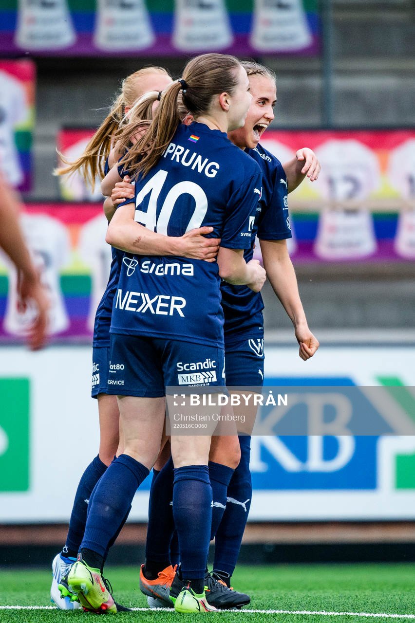 Rosengårds spelare jublar