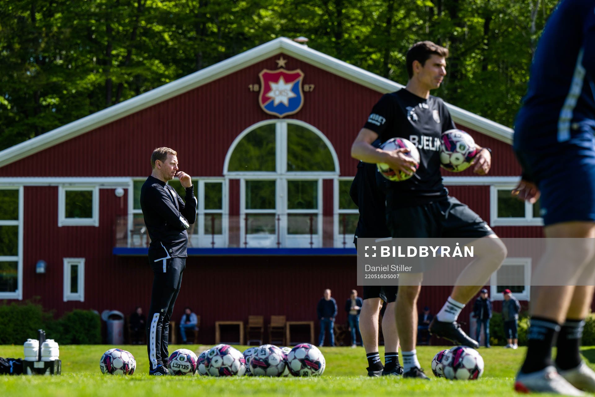 Tränare Brynjar Gunnarsson under en träning med Örgryte den 16 maj 2022 i Göteborg. 
