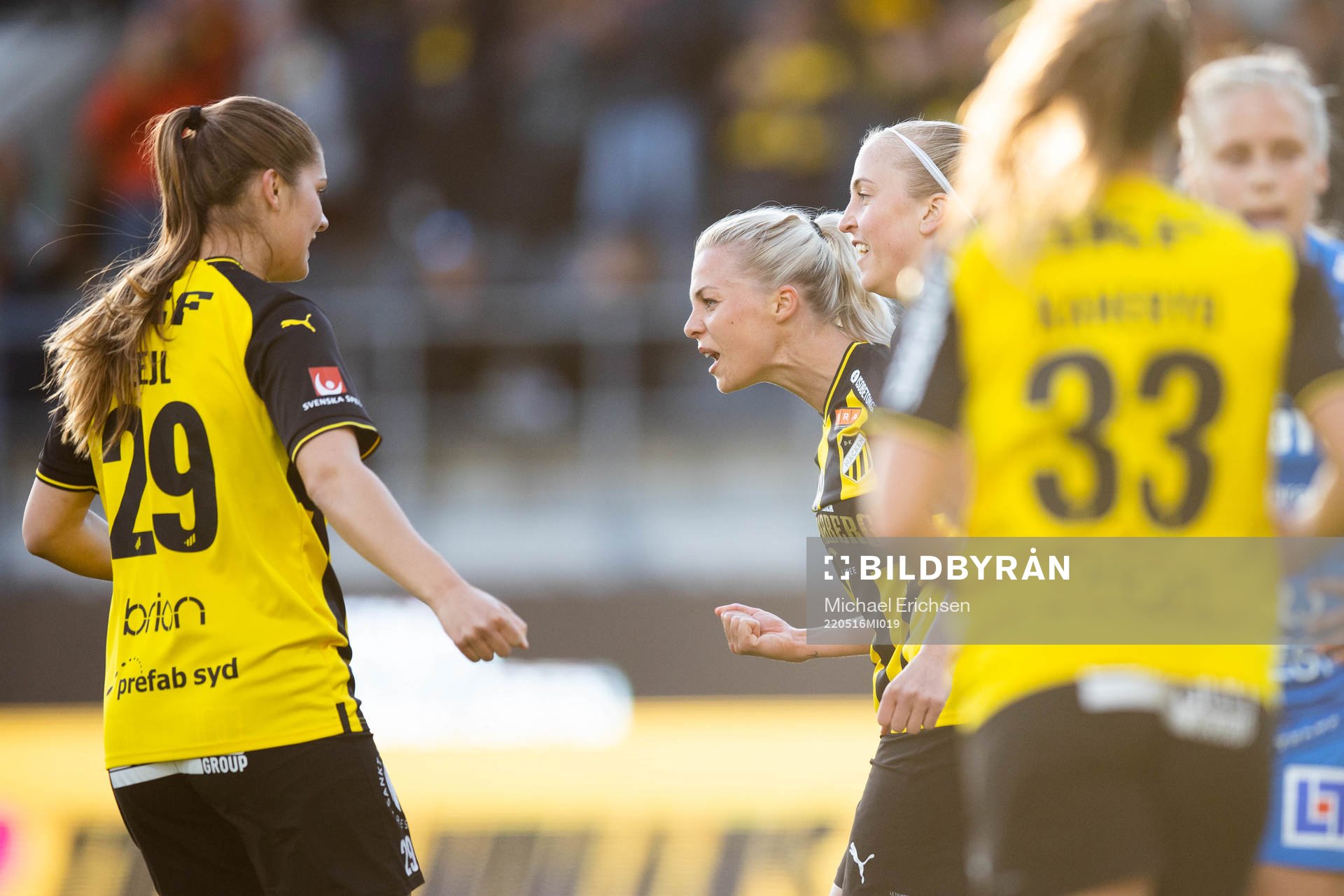Häckens Lotta Öqvist jublar