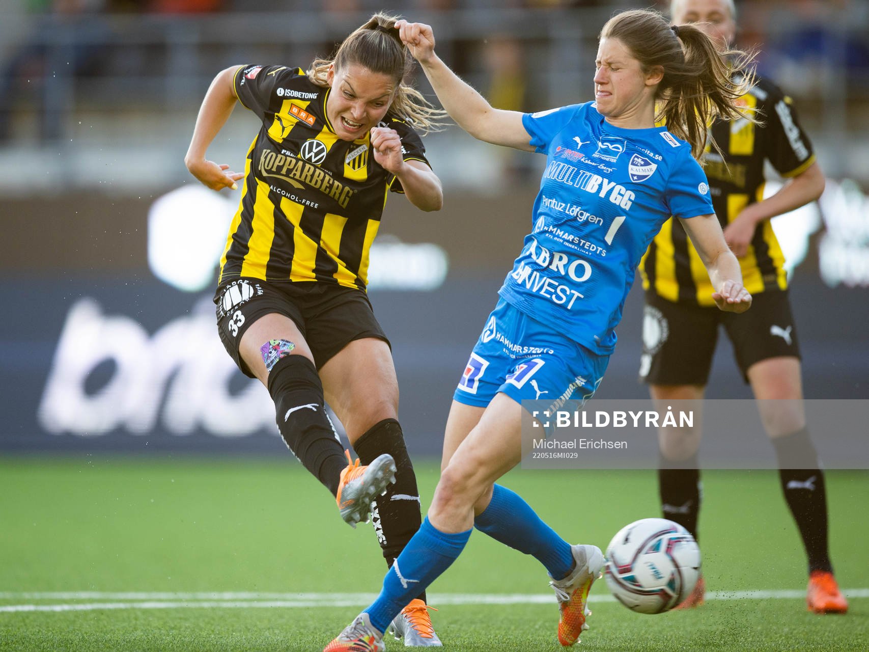 Häckens Johanna Ryttning Kaneryd skjuter ett skott