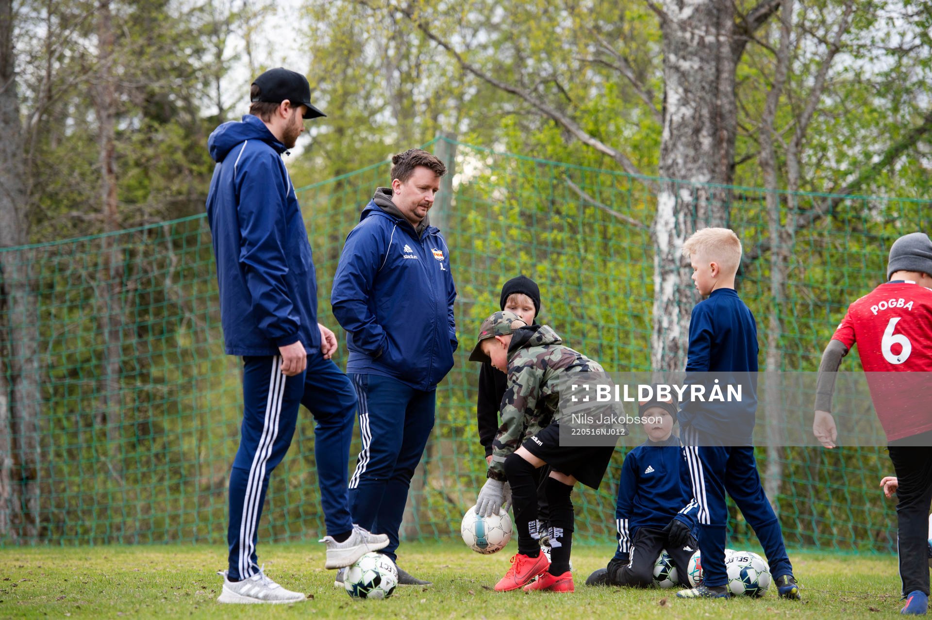 Tränare Rikard Sanchez och Johan Larsson och spelare i