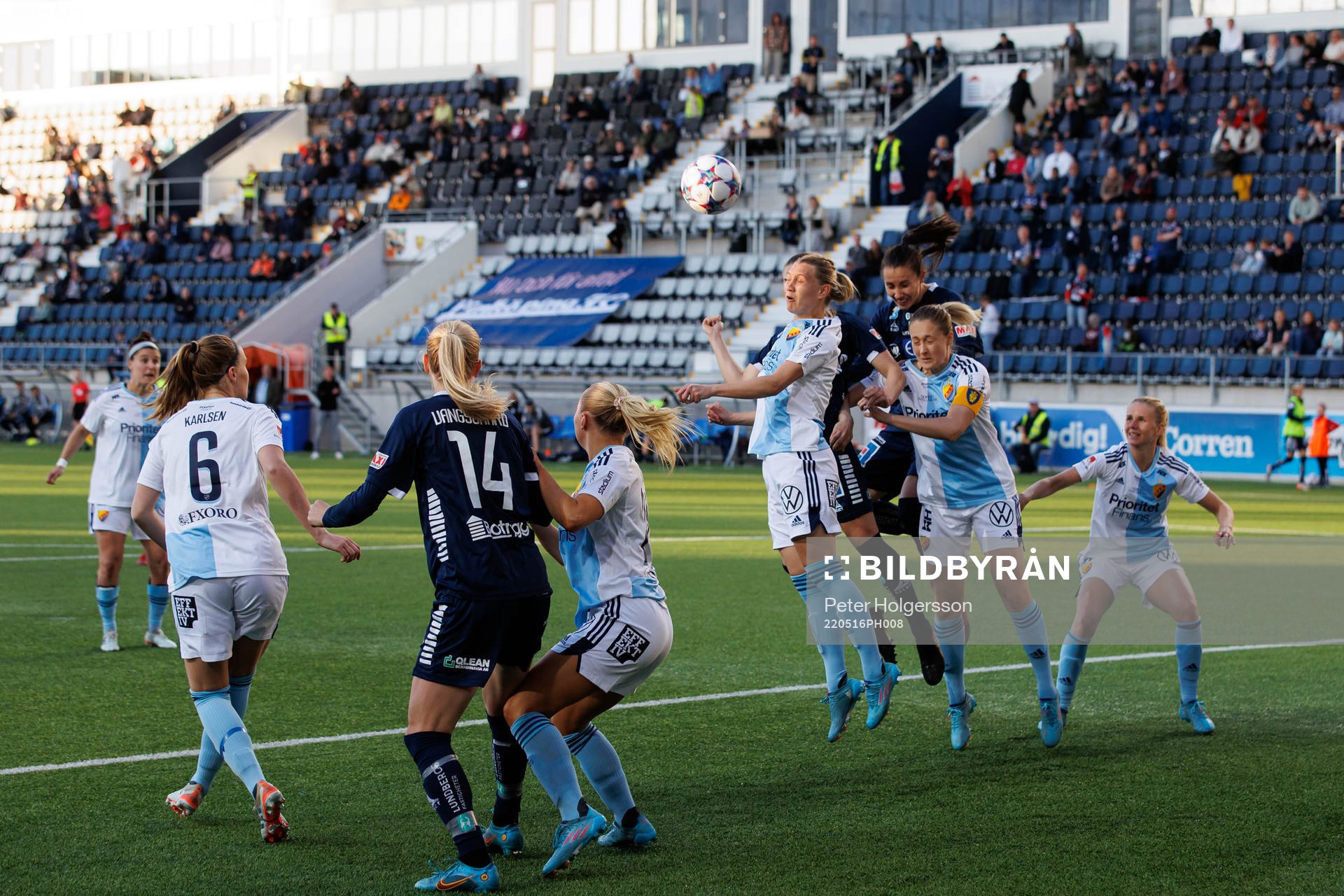 Spel framför Djurgårdens mål under fotbollsmatchen i Damallsvenskan mellan Linköping och Djurgården den 16 maj 2022 i Linköping. 
