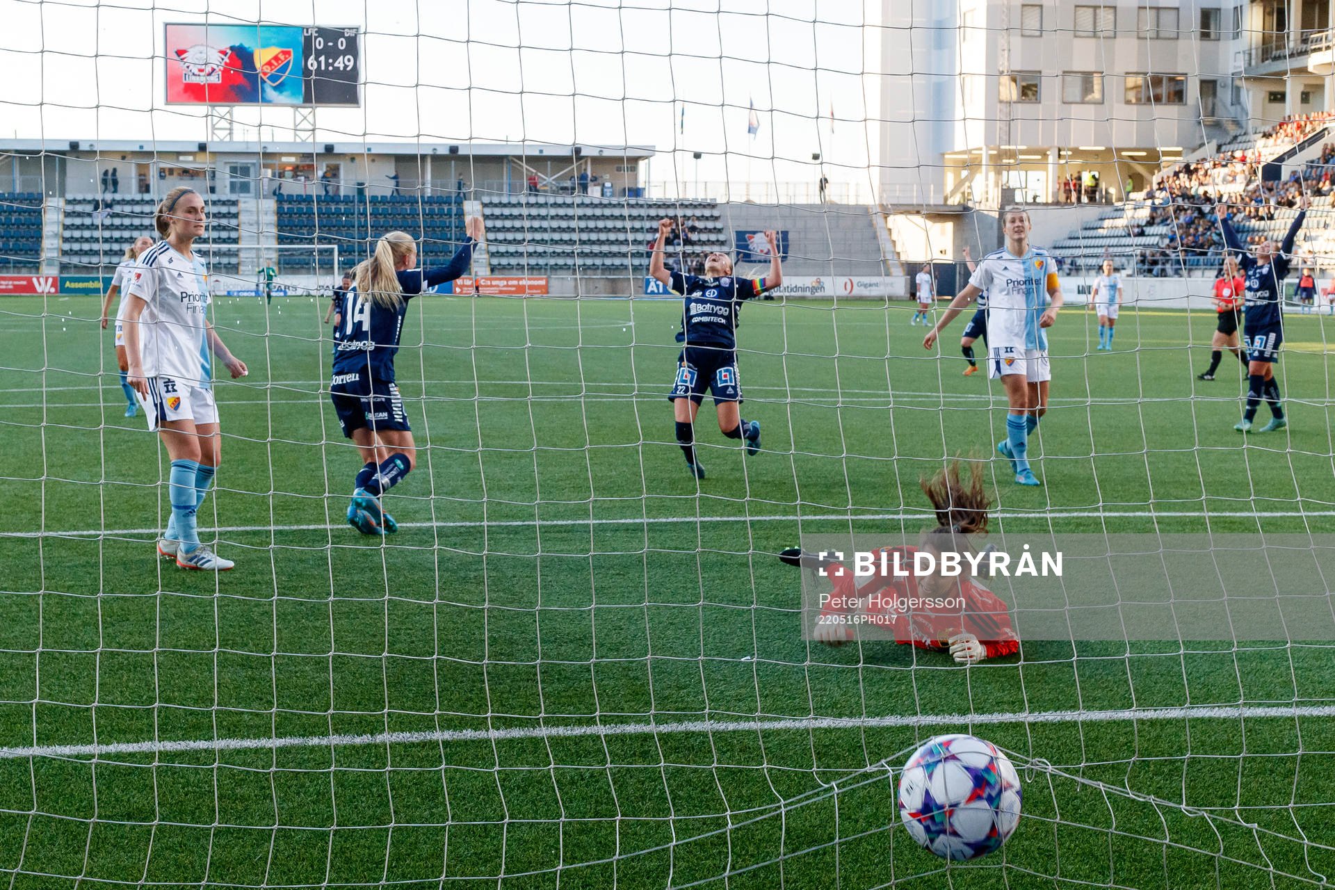Linköpings Olga Ahtinen gör 1-0 bakom Djurgårdens