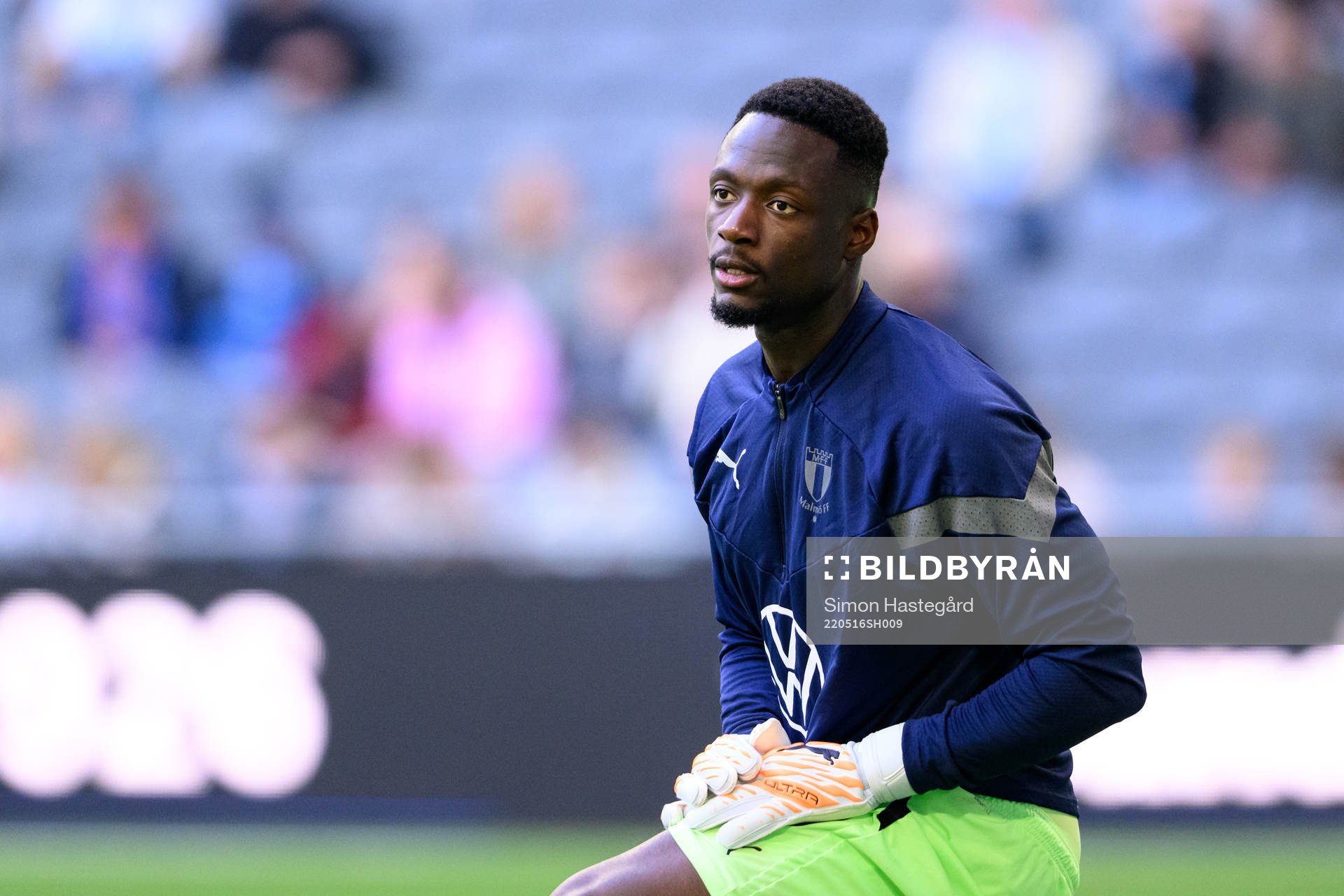 Malmö FFs Ismael Diawara innan fotbollsmatchen i