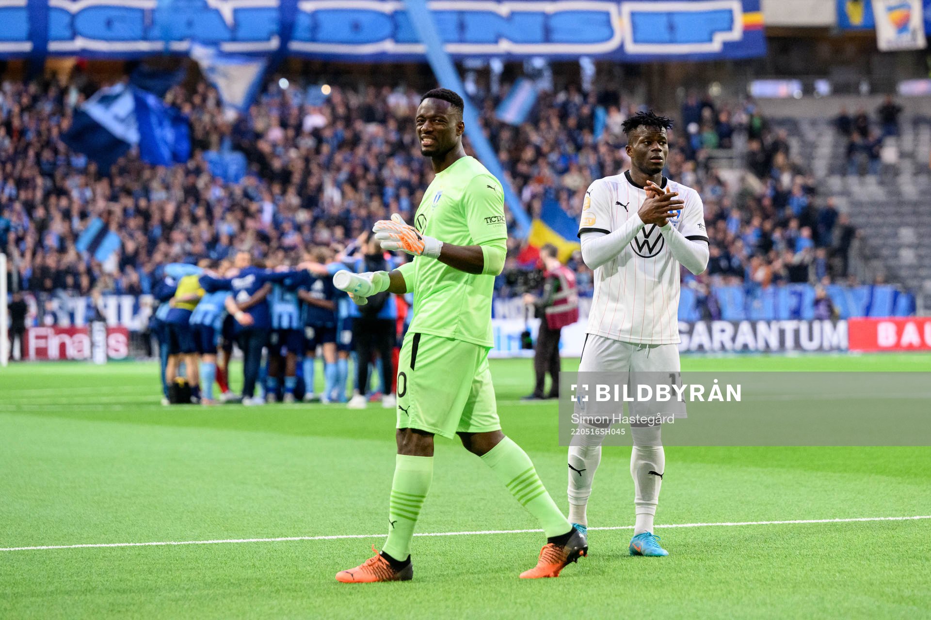 Malmö FFs Ismael Diawara och Malik Abubakari deppar