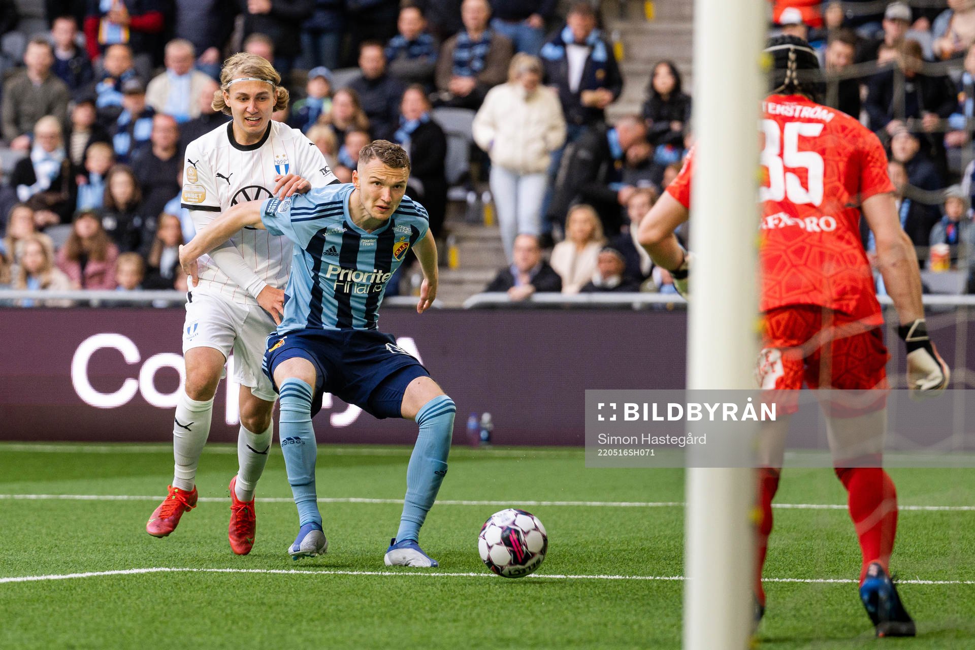 Djurgårdens Piotr Johansson och målvakt Jacob Widell