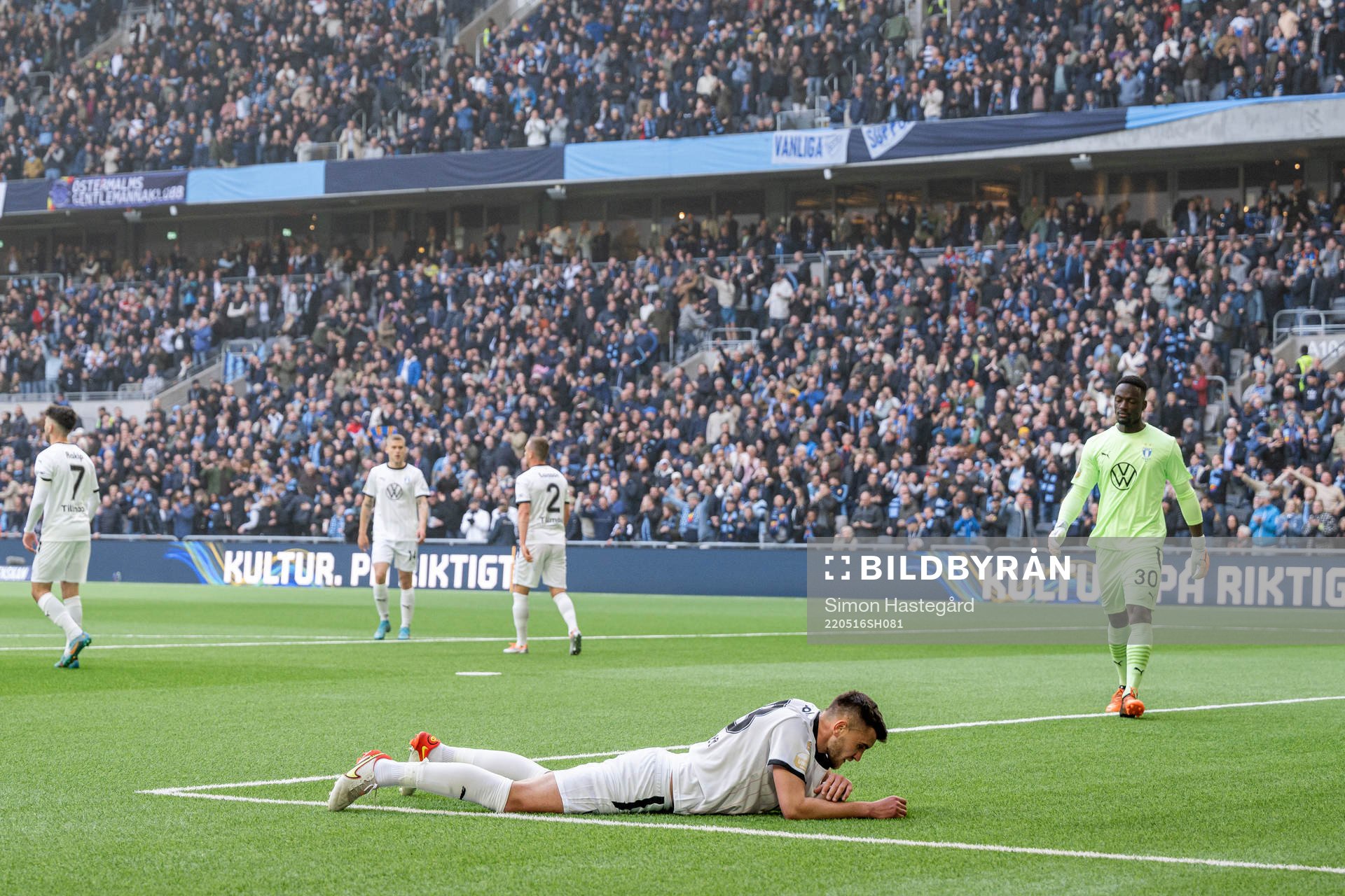 Malmö FFs Matej Chalus deppar