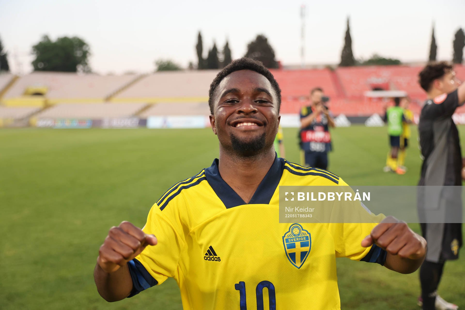 Sveriges Jardell Kanga jublar efter fotbollsmatchen i U17-EM mellan Sverige och Danmark den 17 maj 2022 i Tel Aviv. 
