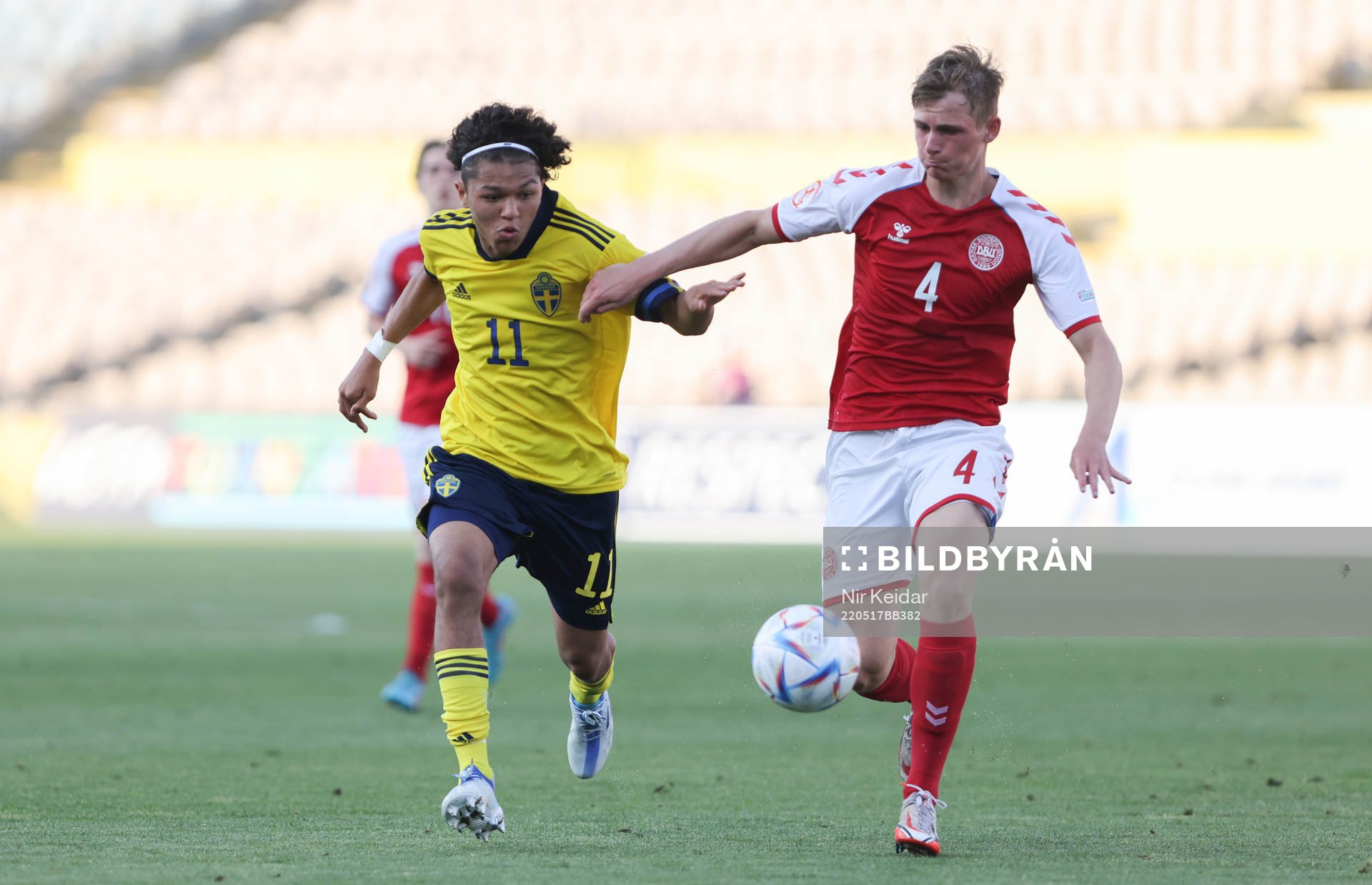 Sveriges Malik Mokede under fotbollsmatchen i u17-EM mellan Sverige och Danmark den 17 maj 2022 i Tel Aviv. 