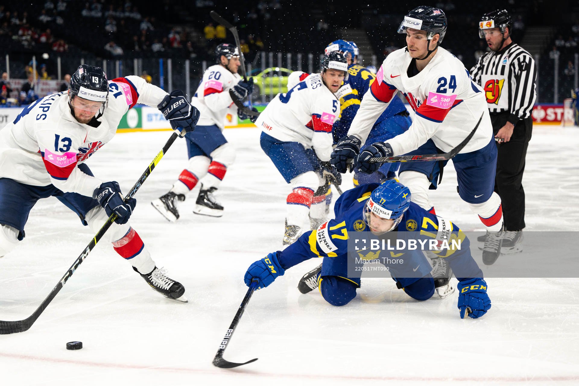 Oskar Lang of Sweden against David Phillips and Joshua