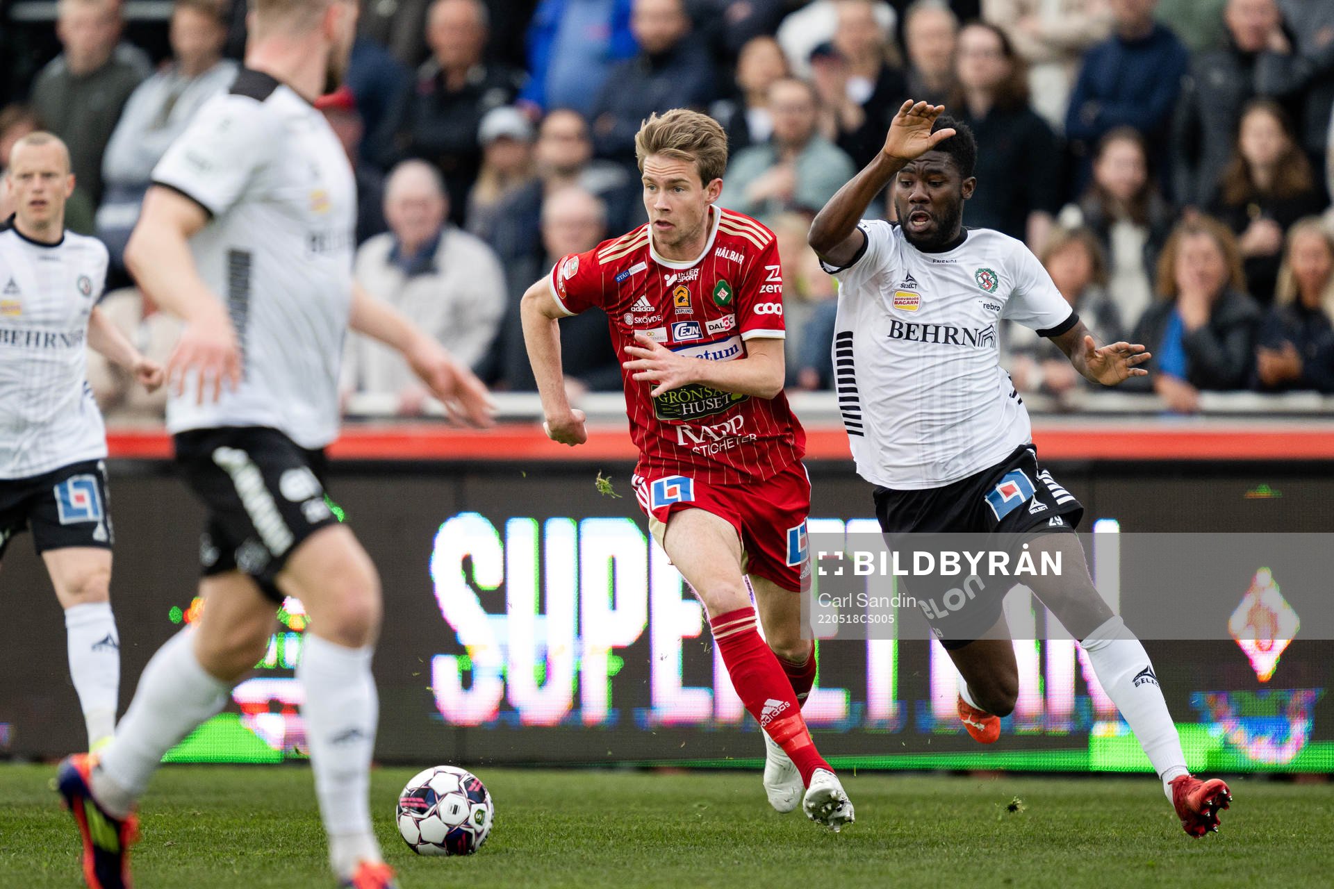 Skövdes Mikael Mörk och Örebros Victor Mpindi