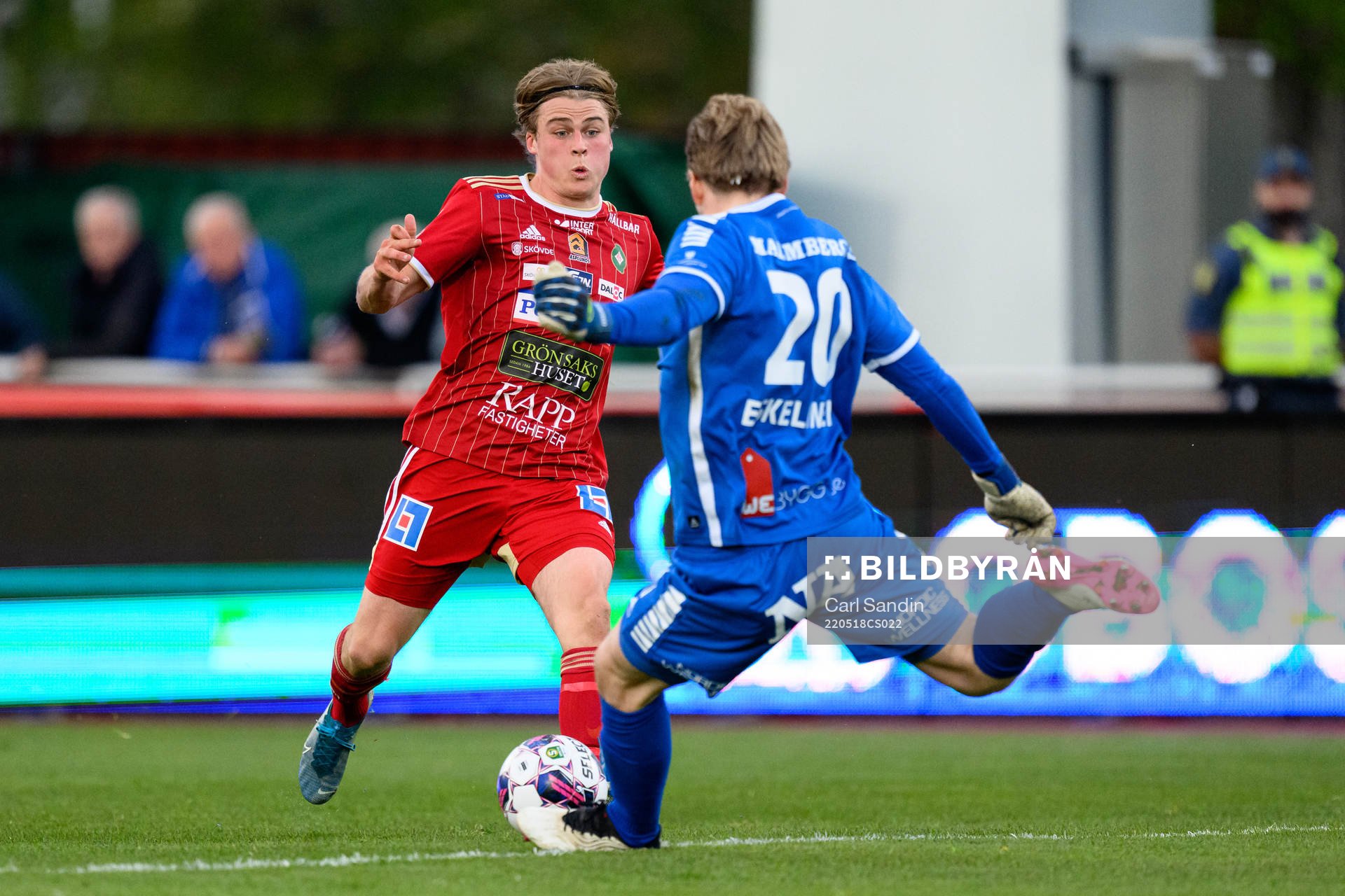 Skövdes Linus Mattsson mot Örebros målvakt William