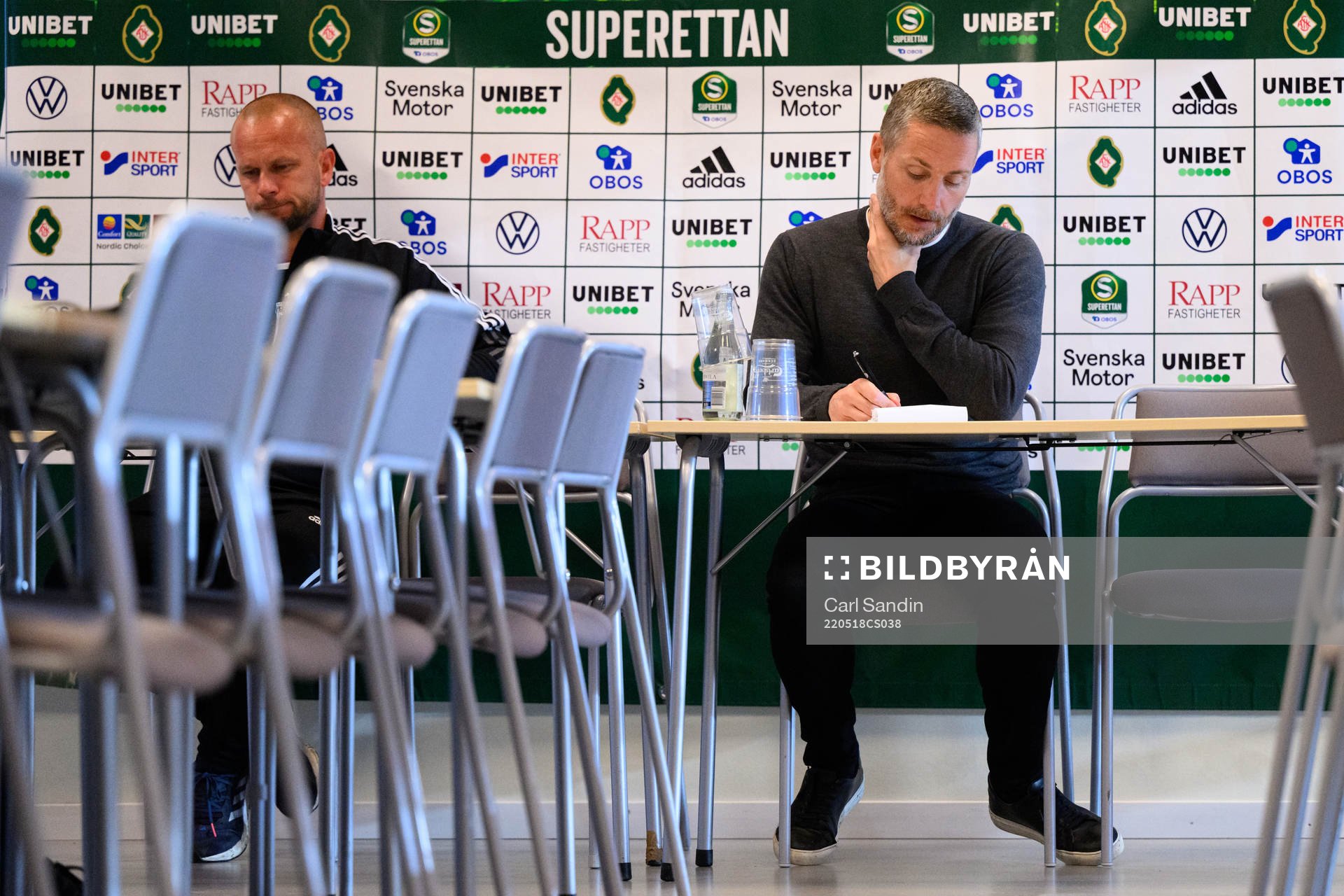Skövdes tränare Tobias Linderoth och Örebros tränare