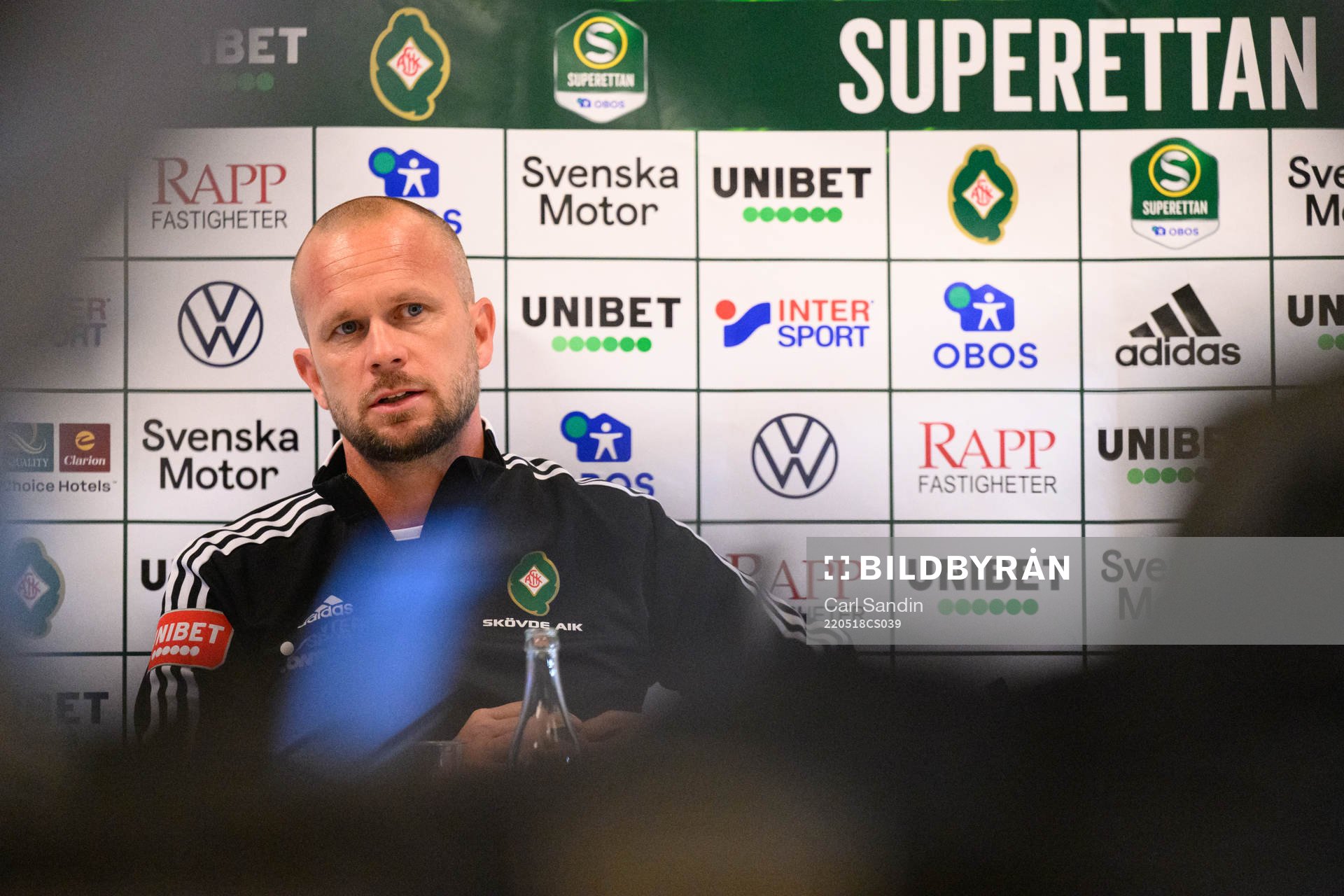 Skövdes tränare Tobias Linderoth på en presskonferens efter fotbollsmatchen i Superettan mellan Skövde AIK och Örebro den 18 maj 2022 i Skövde.