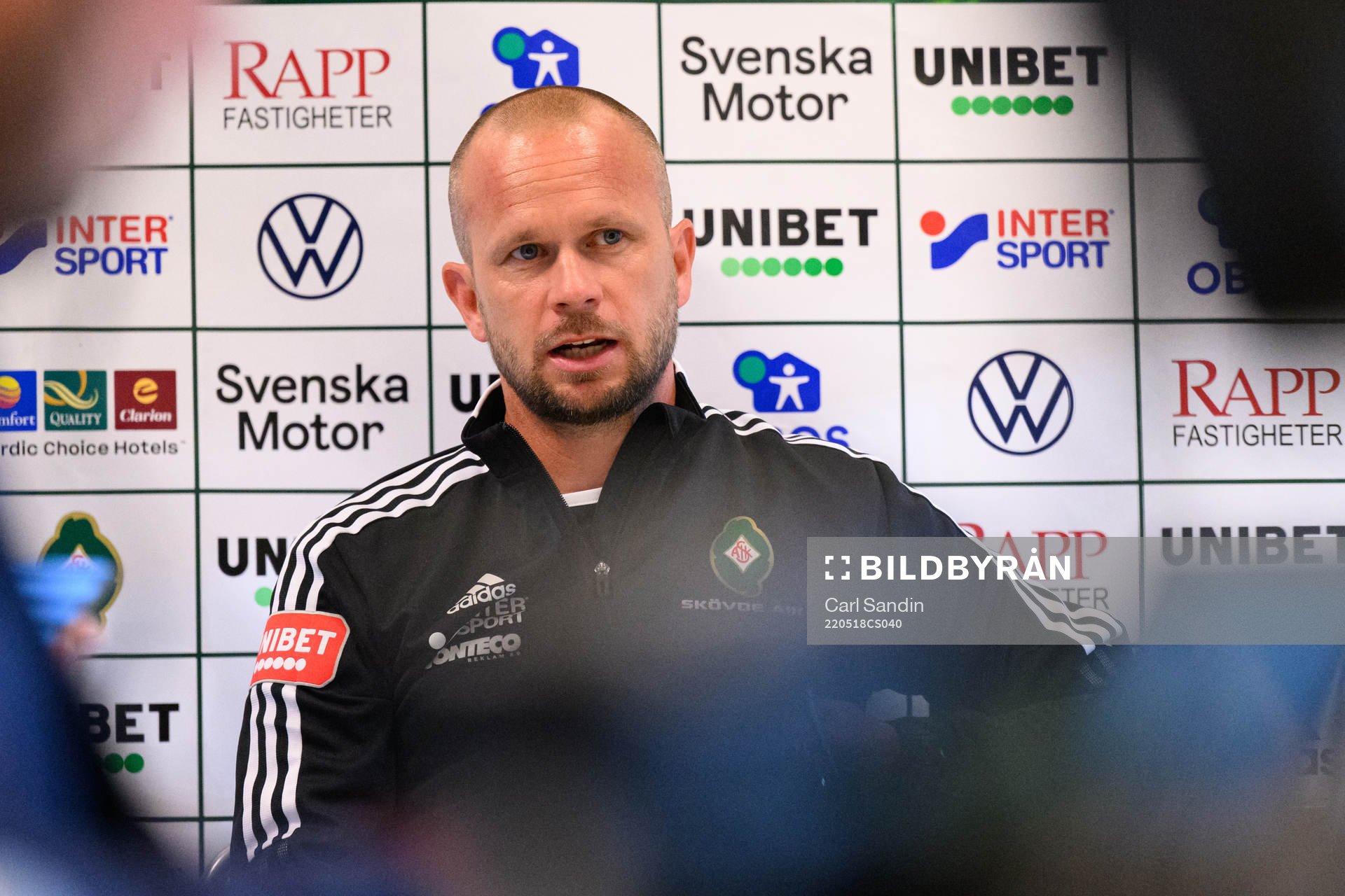 Skövdes tränare Tobias Linderoth på en presskonferens