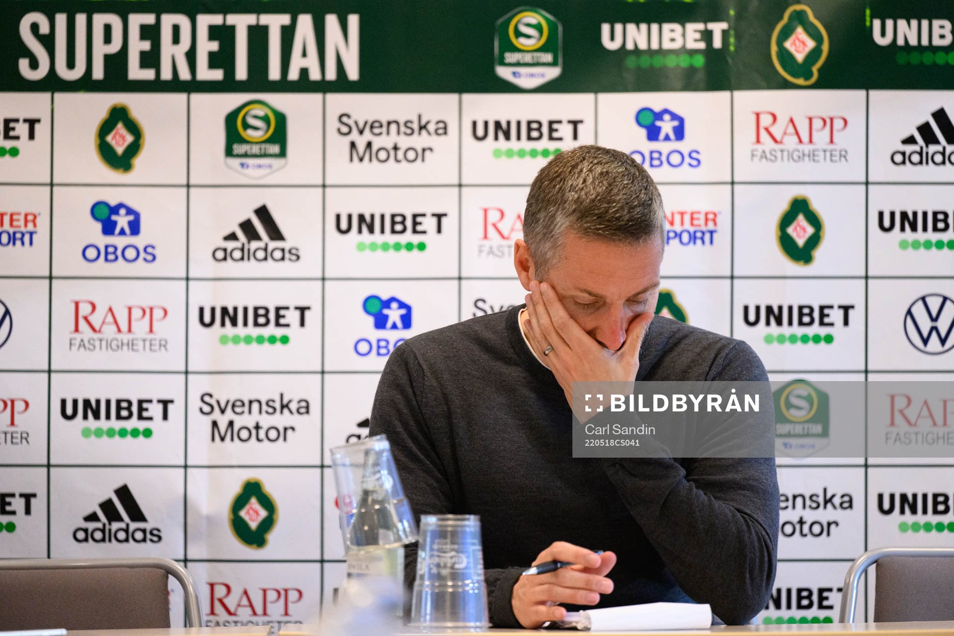 Örebros tränare Axel Kjäll på en presskonferens