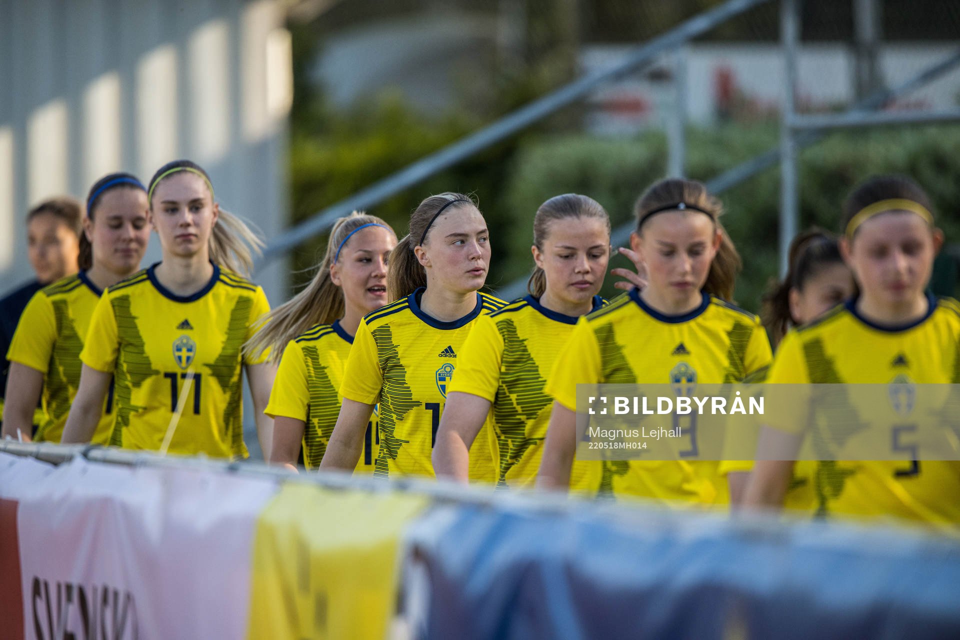 Sverige på väg in till matchen i F16 landskampen i