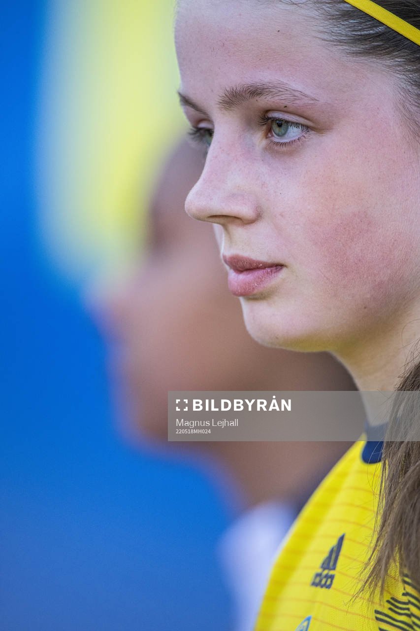 Sveriges Emma Holmqvist  inför F16 landskampen i fotboll mellan Sverige och Frankrike den 18 maj 2022 i Västra Mark. 