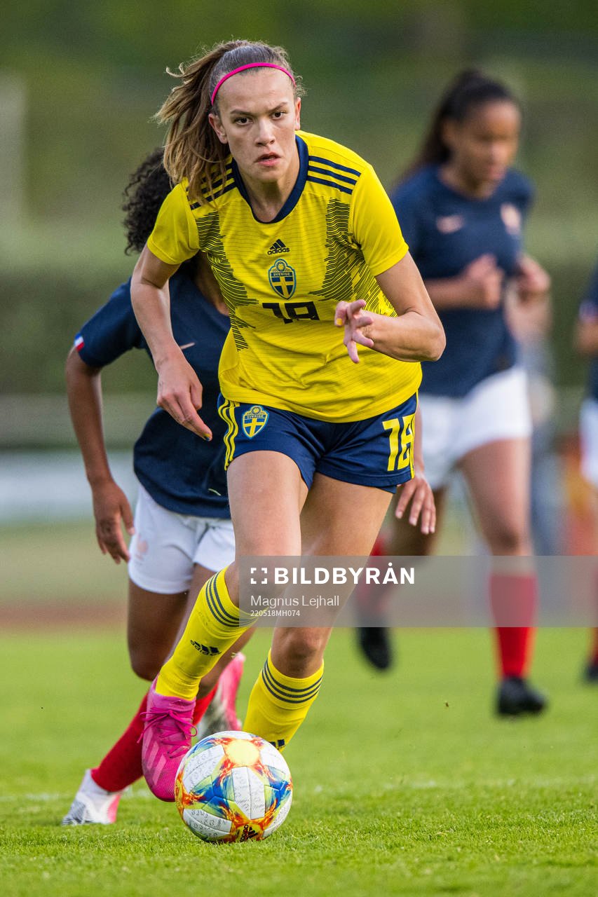 Sveriges Bianca Hultbäck Nattland under F16 landskampen i fotboll mellan Sverige och Frankrike den 18 maj 2022 i Västra Mark. 