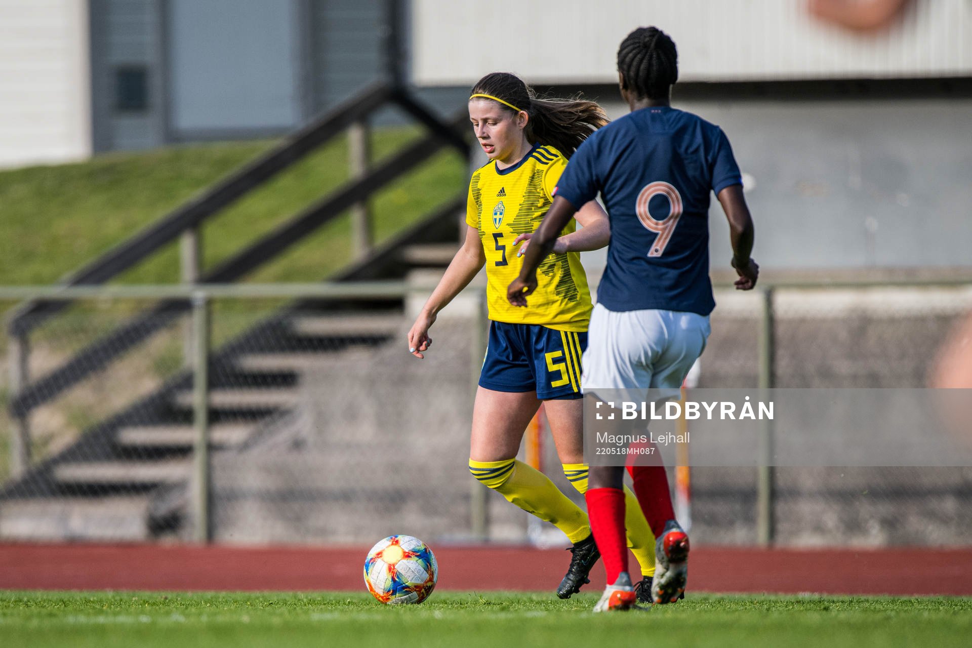 Sveriges Emma Holmqvist  under F16 landskampen i fotboll mellan Sverige och Frankrike den 18 maj 2022 i Västra Mark. 