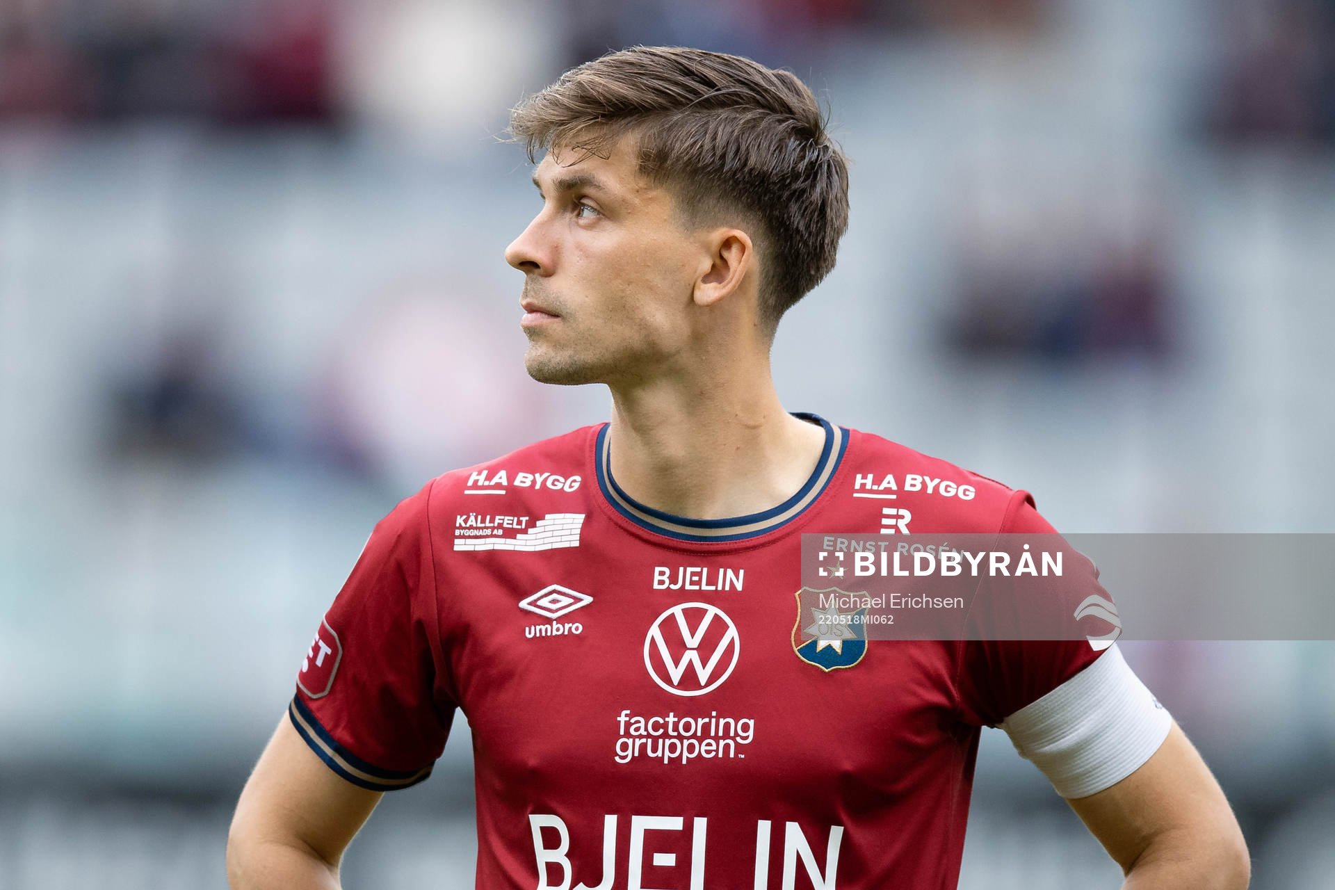 Örgrytes Daniel Paulson på line up innan fotbollsmatchen