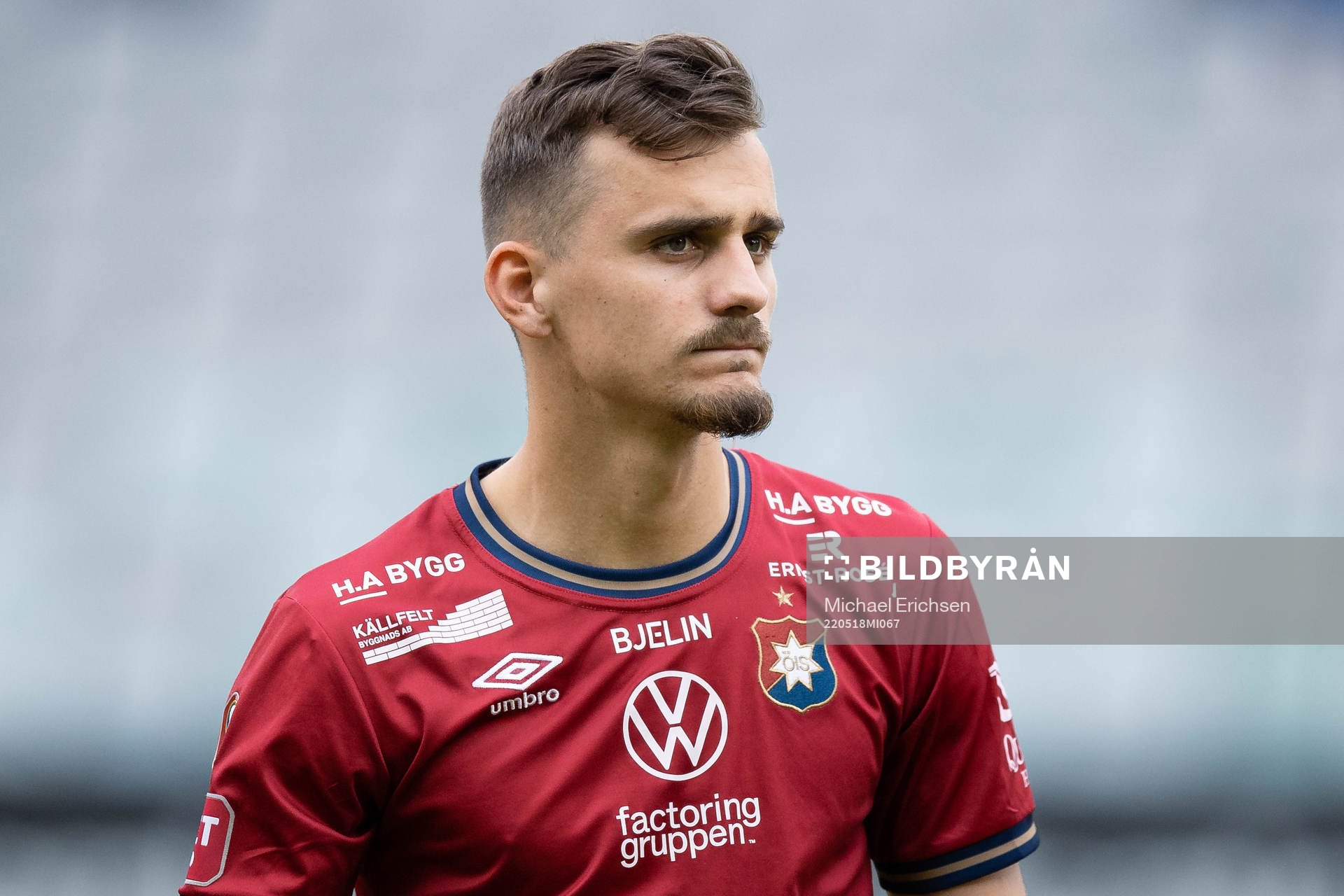 Örgrytes Ajdin Zeljkovic på line up innan fotbollsmatchen