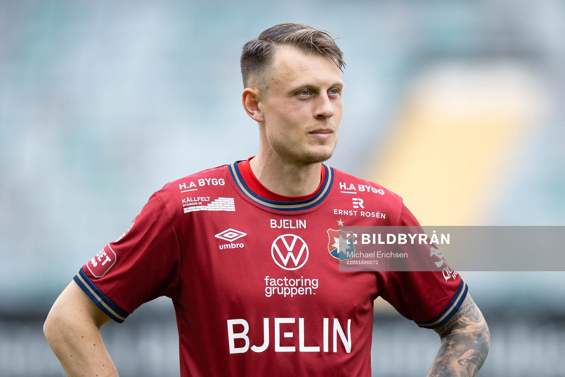Örgrytes Marcus Haglind Sangré på line up innan fotbollsmatchen i Superettan mellan Örgryte och Trelleborg den 18 maj 2022 i Göteborg.