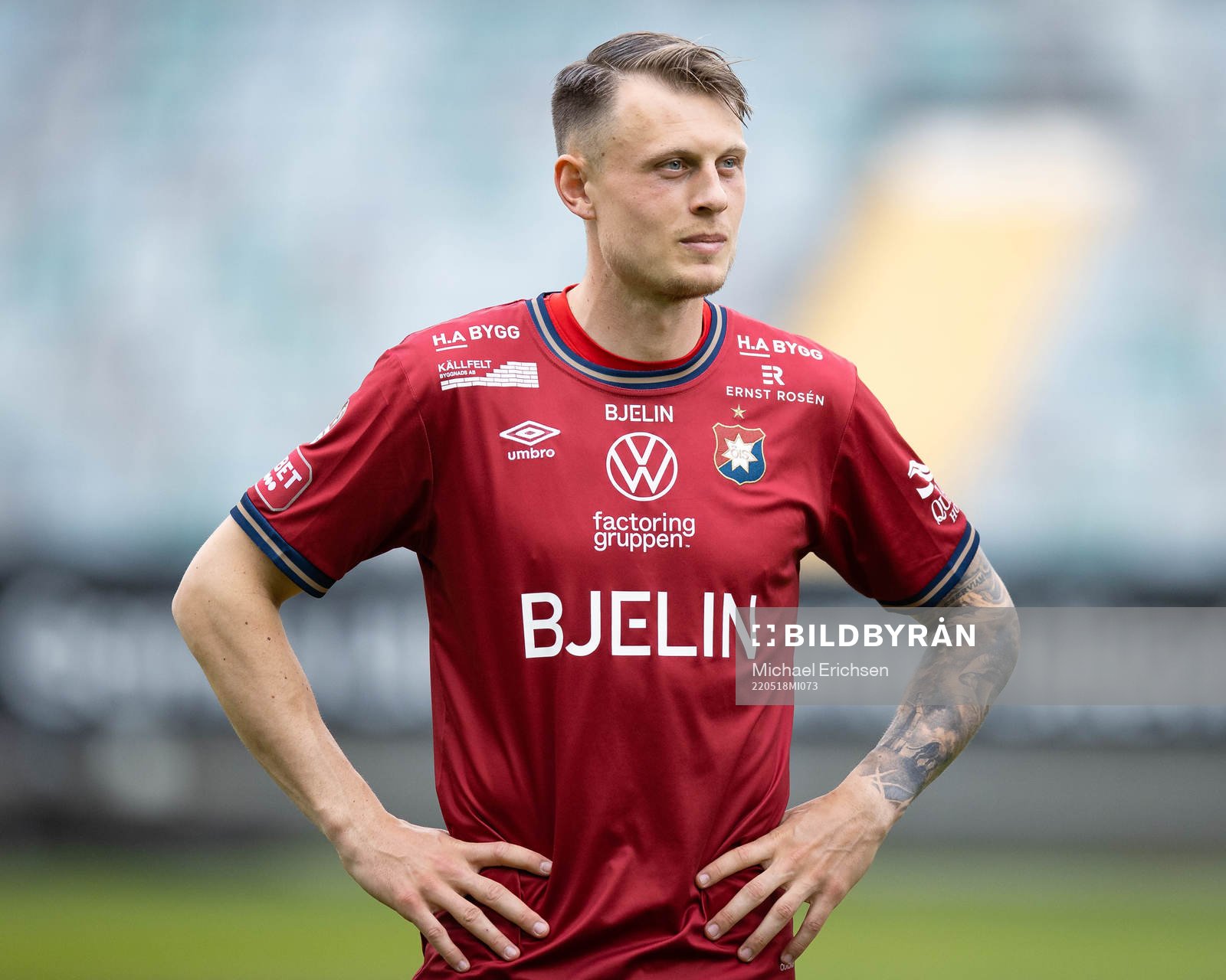 Örgrytes Marcus Haglind Sangré på line up innan fotbollsmatchen i Superettan mellan Örgryte och Trelleborg den 18 maj 2022 i Göteborg.