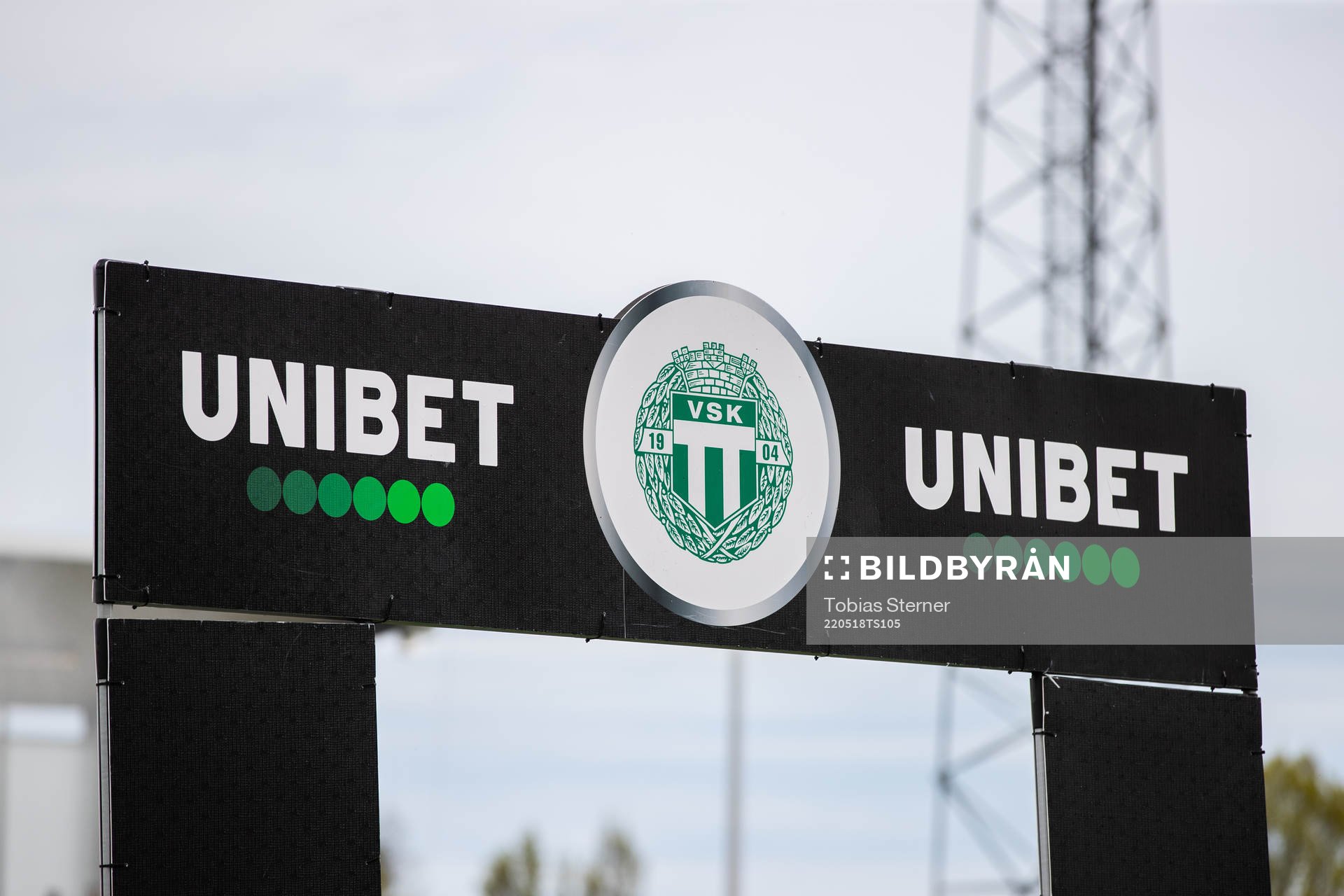 En skylt för spelbolaget Unibet med Västerås logotype