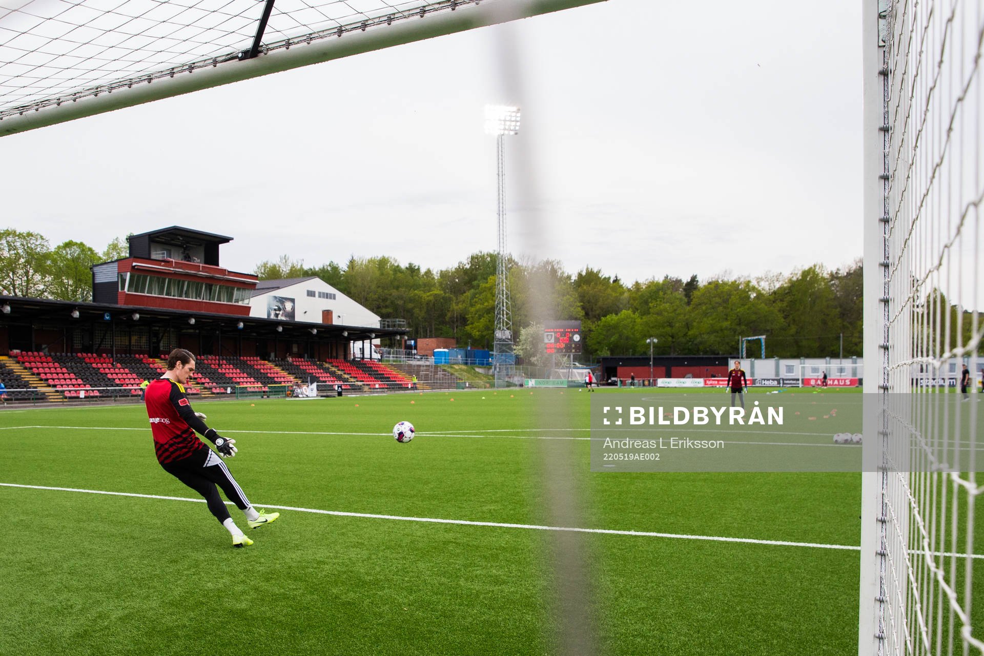 Östersunds målvakt Andrew Mills och målvakt Anton Berg