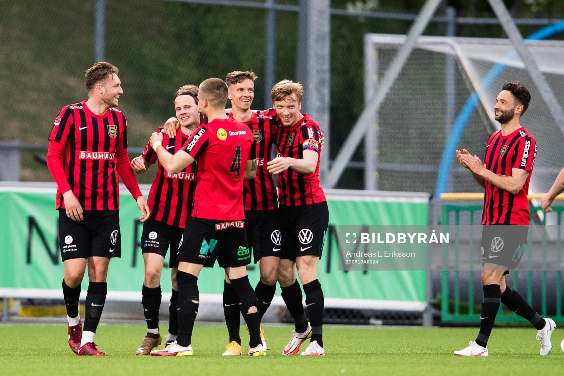 Brommapojkarnas Oscar Pettersson jublar