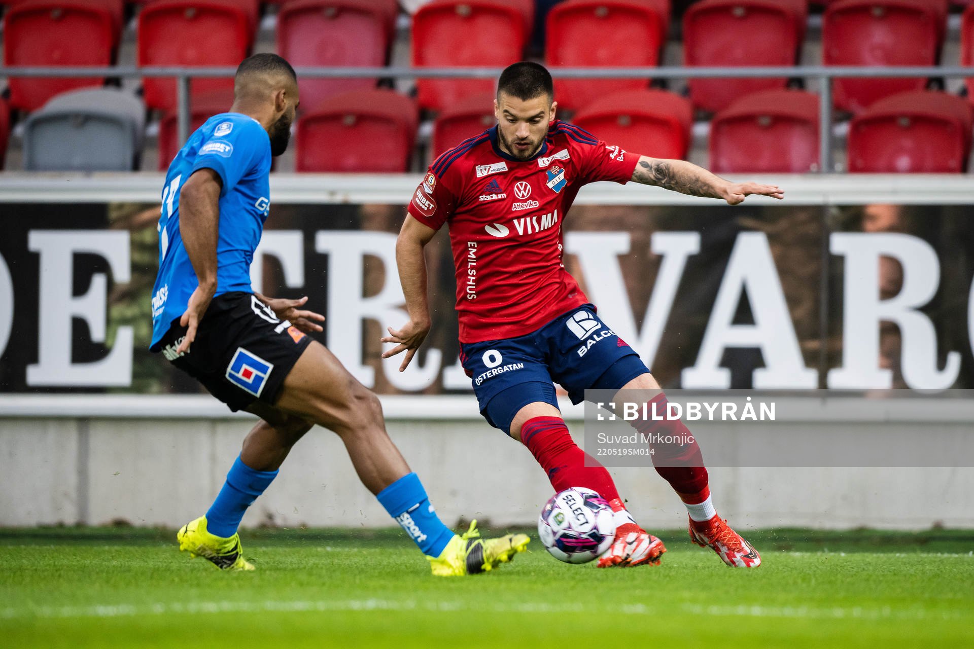 Halmstads Phil Ofosu-Ayeh och Östers Marc Rochester