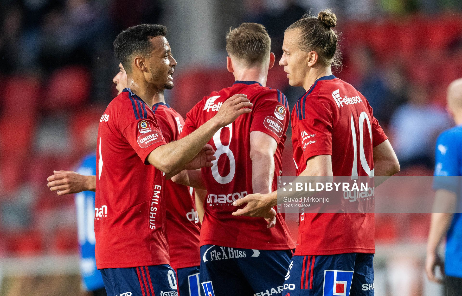 Östers Jesper Jonasson Westermark jublar med lagkamrater