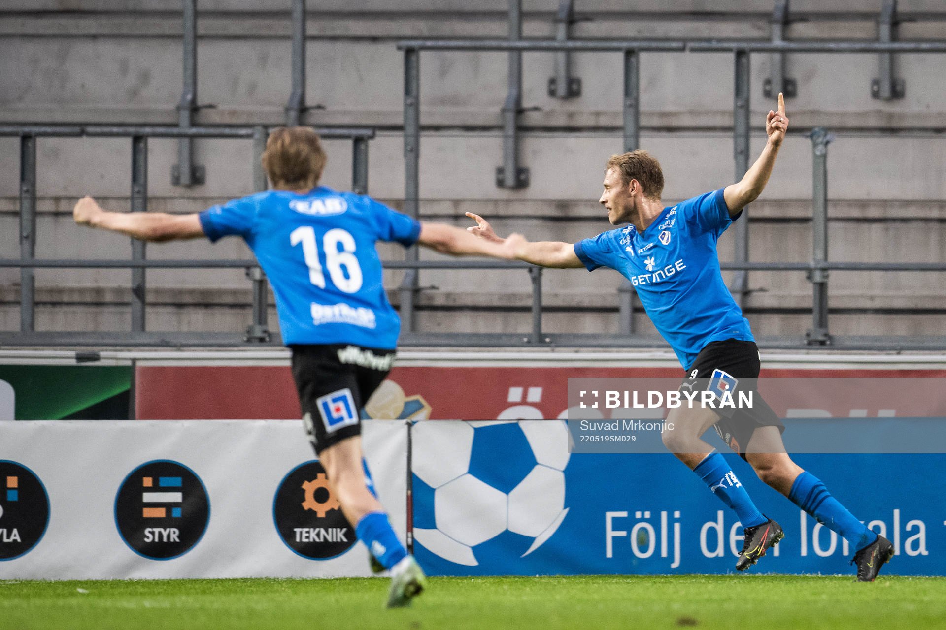 Halmstads Villiam Dahlström jublar